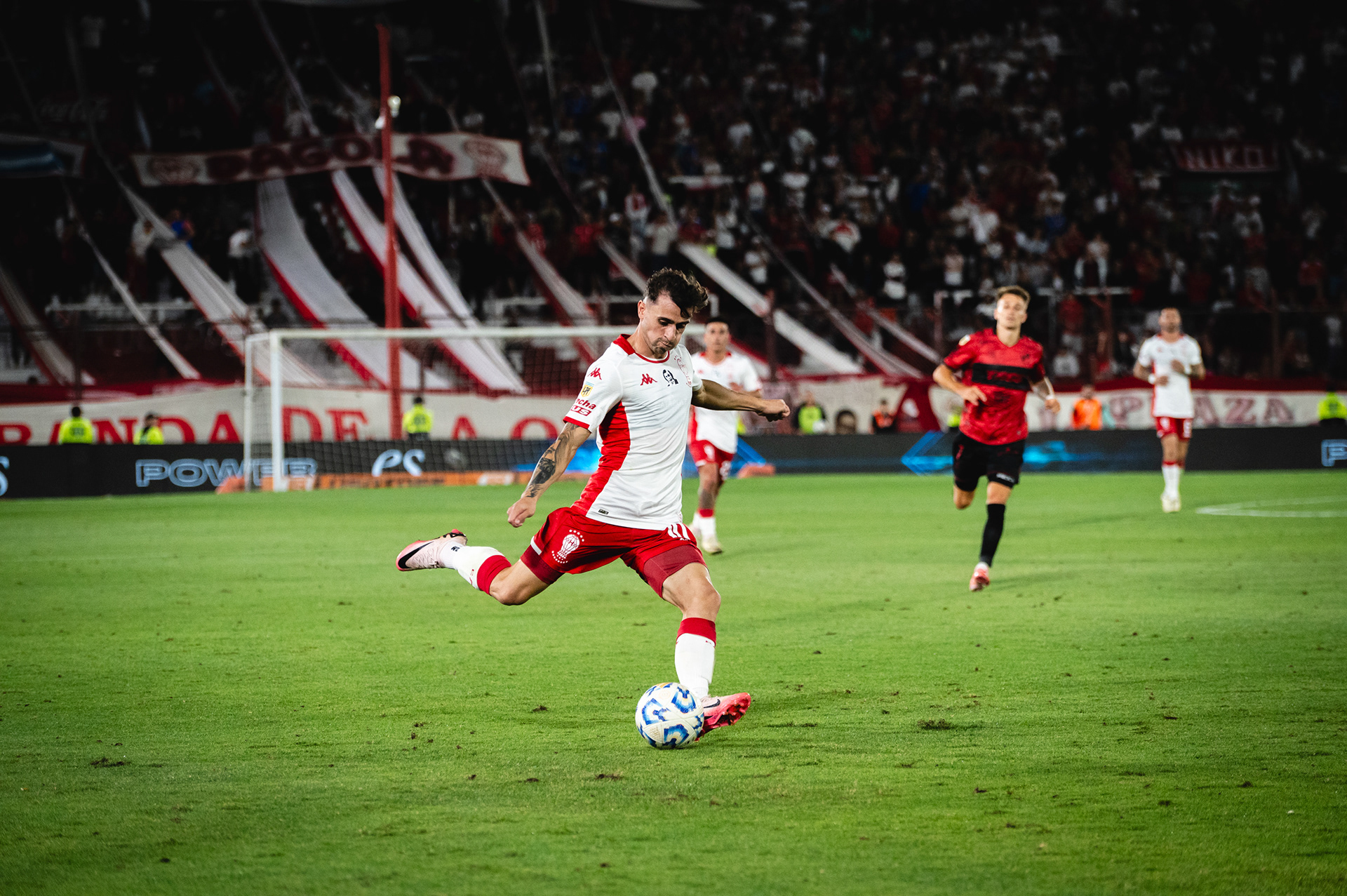 Mazzanti (10) de Huracan. 