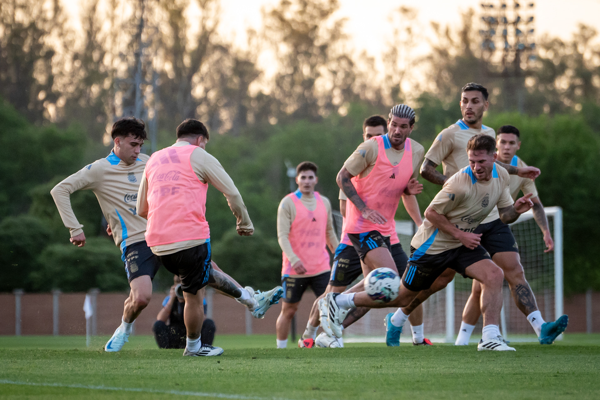 Selección Mayor Argentina de Futbol Masculino campeona del mundo en el predio Ezeiza - Argentina. 