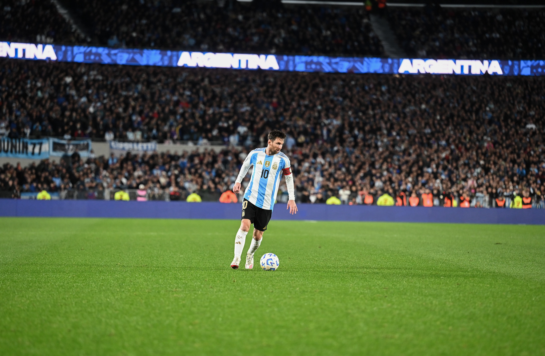 Lionel Messi en el +Monumental con la camiseta de la 10 Argentina.