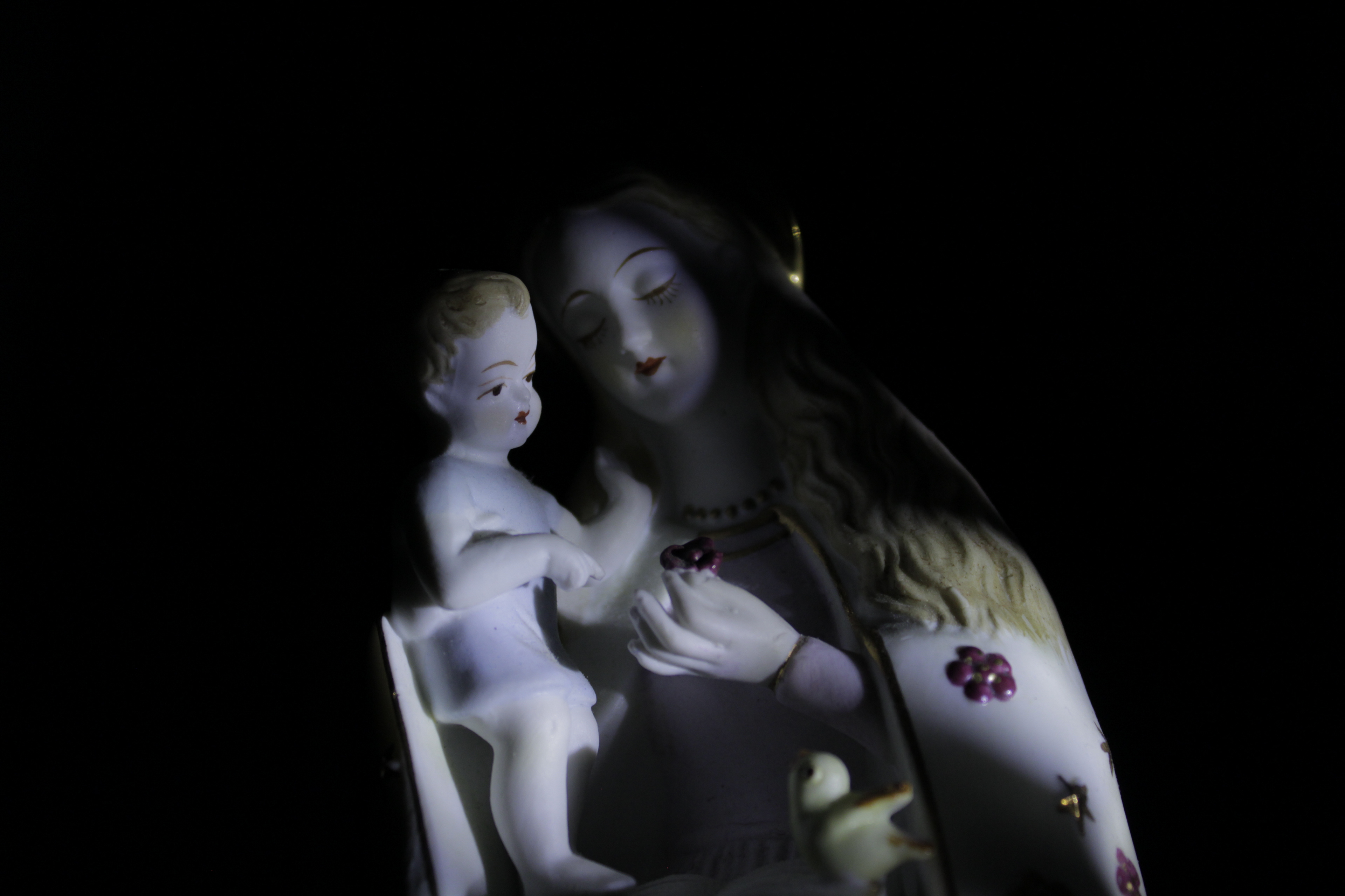 Madonna & Child - Patterned - Close Up - Canon T6