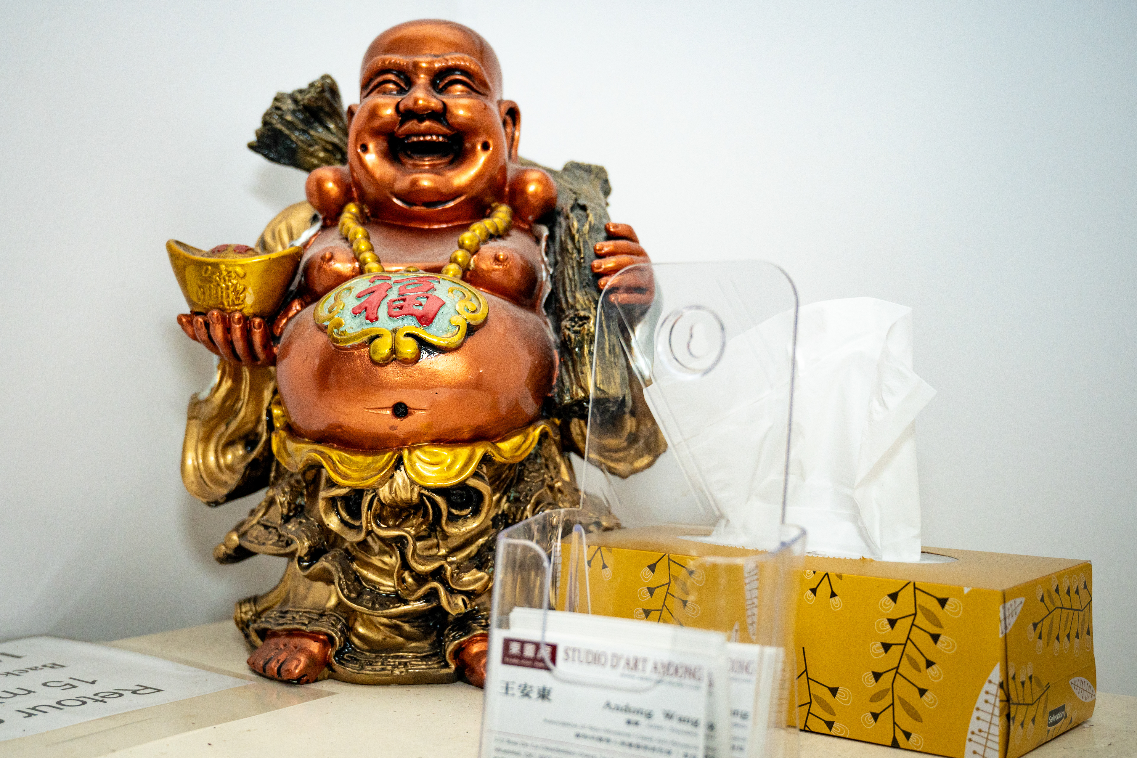 Le Bouddha heureux symbolise la bonne fortune  Laughing Buddha represents good fortune  象徵好運的大笑彌勒佛