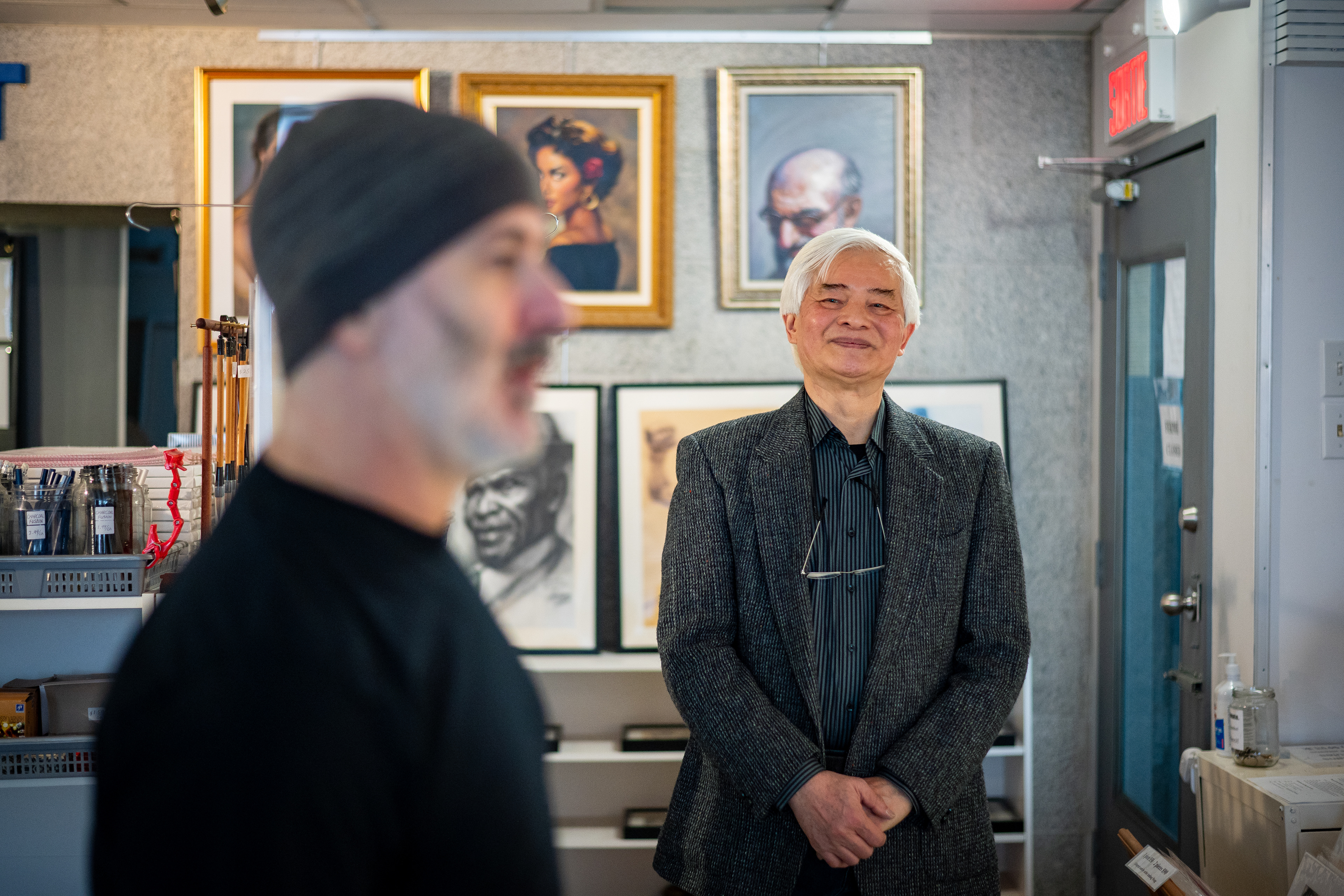 Andong Wang avec un client  Andong Wang with a customer  王安東與客戶