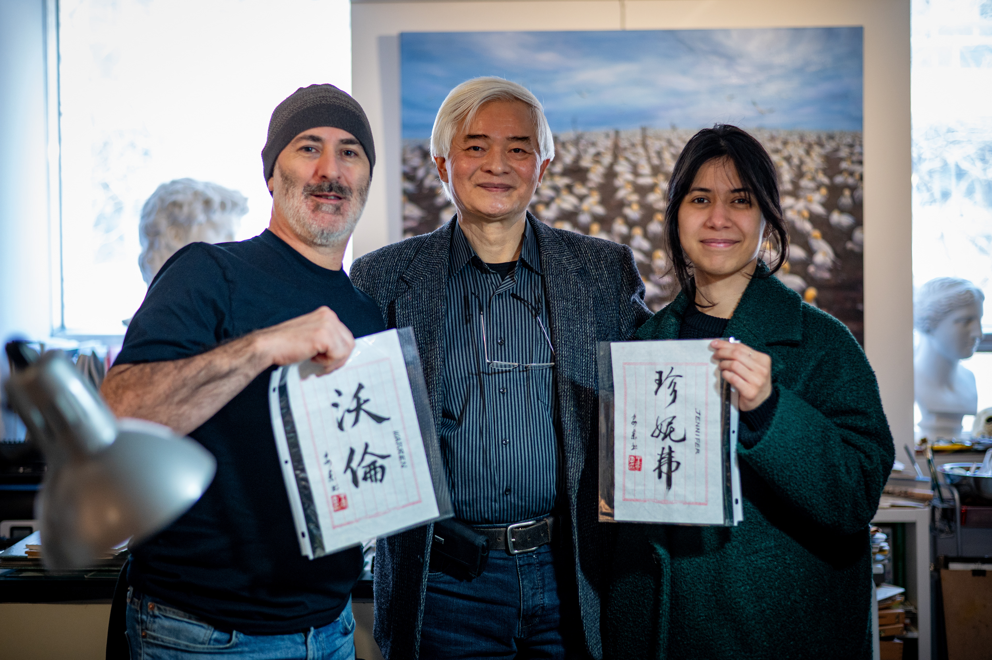 Andong Wang avec des clients  Andong Wang with customers  王安東和客戶