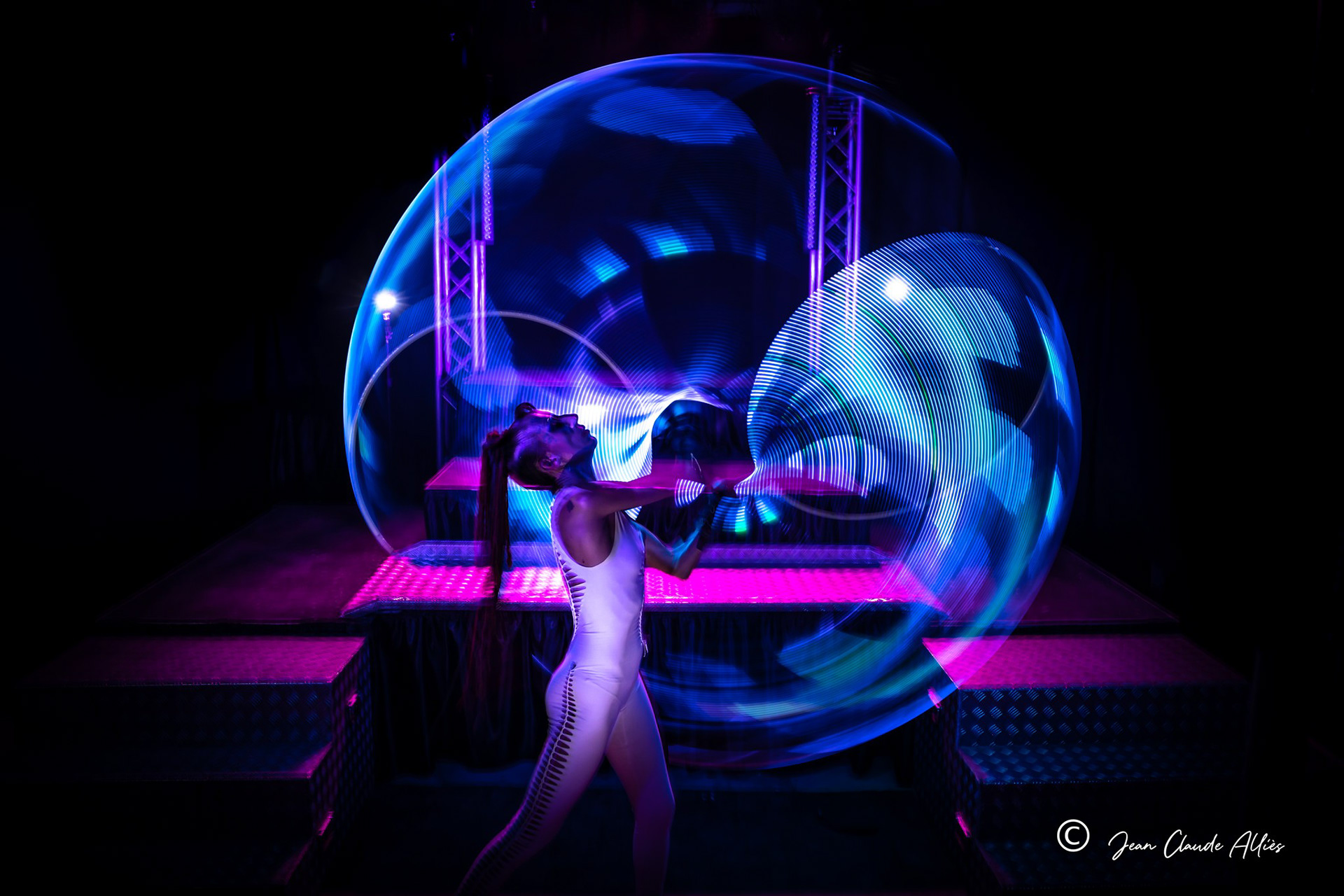 Flow art de cerceaux pixels lumineux