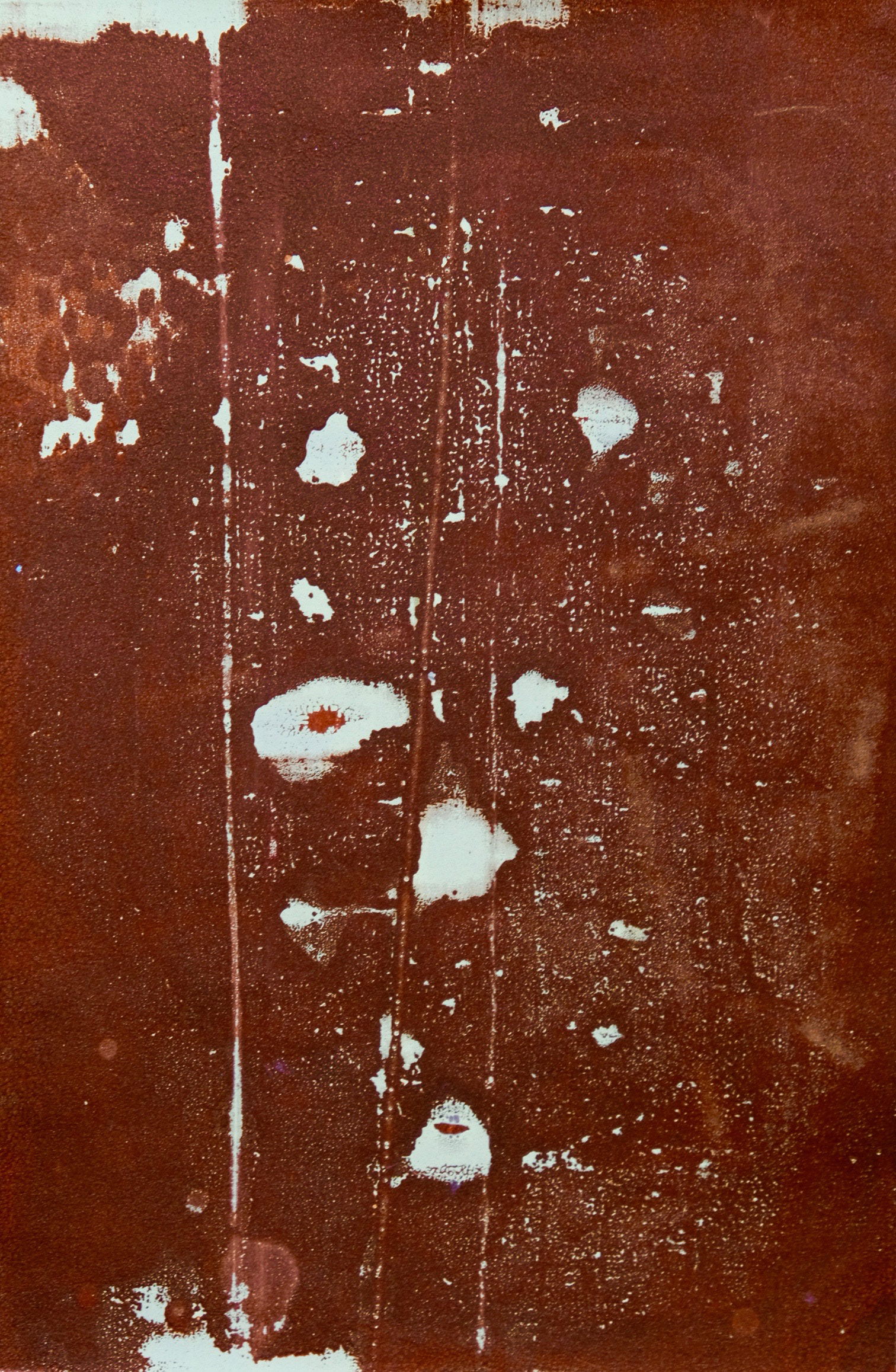 Mailles de la toile bouchées dans certaines zones.