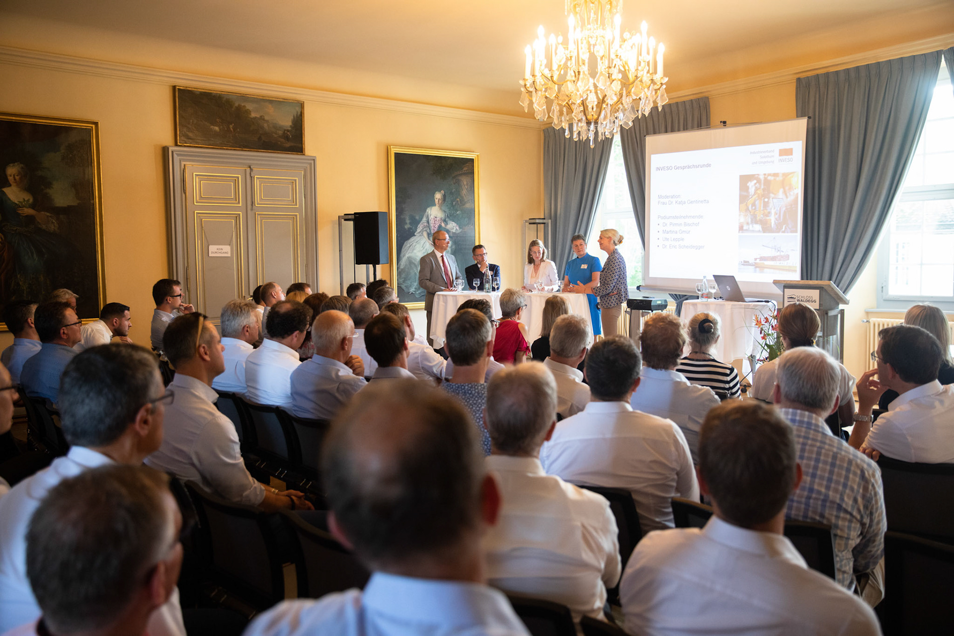 v.l.: Eric Scheidegger, Pirmin Bischof, Katja Gentinetta, Ute Lepple, Martina Gmuer
Generalversammlung Industrieverband Solothurn und Umgebung
Podiumsgestpraech, INVES£O Gespraechsrunde