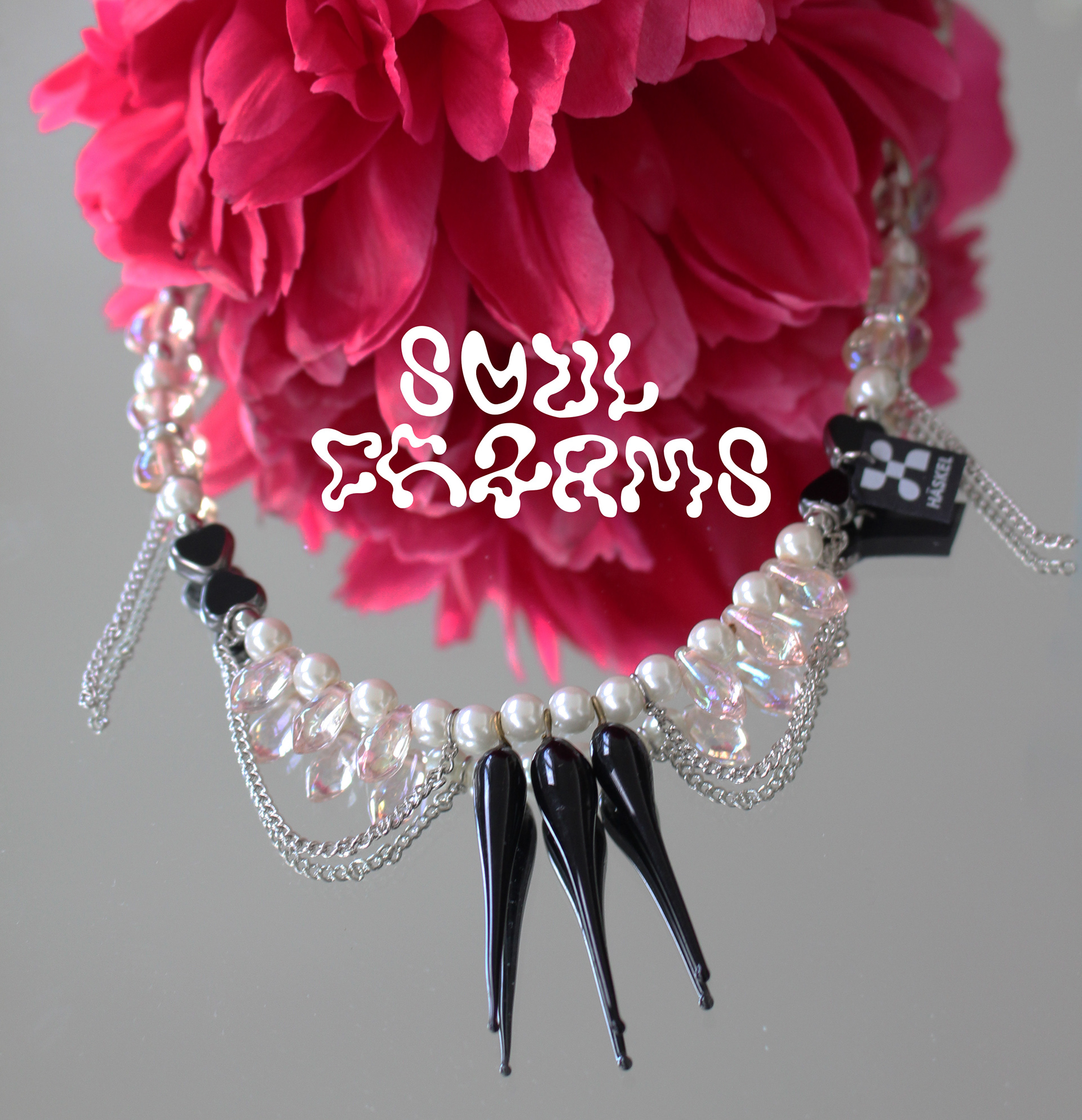 Long choker created with high quality vintage pearls, Swarovski tears and Murano glass.