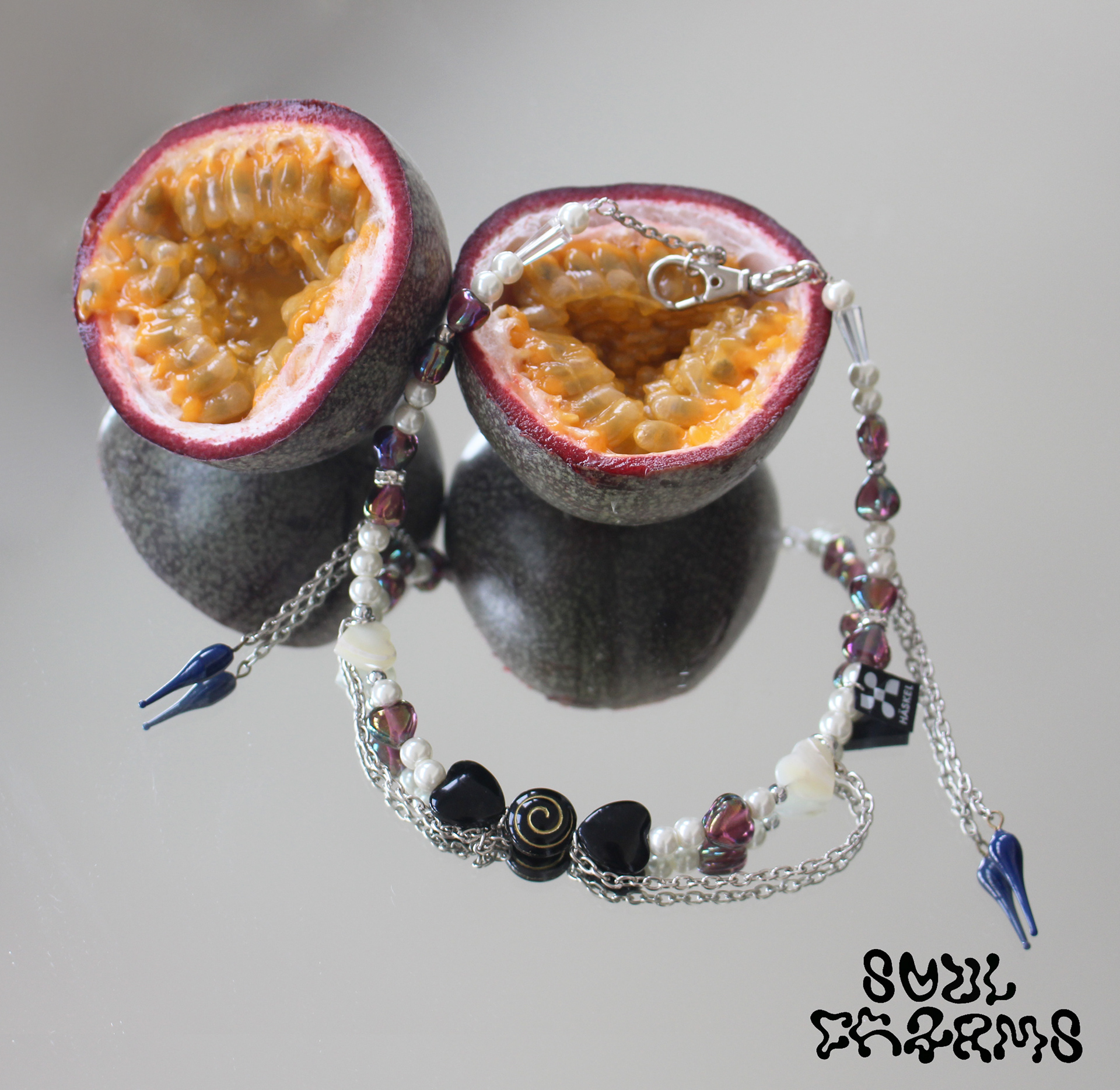 Long choker designed with glass vintage and handcutted nature pearls.
