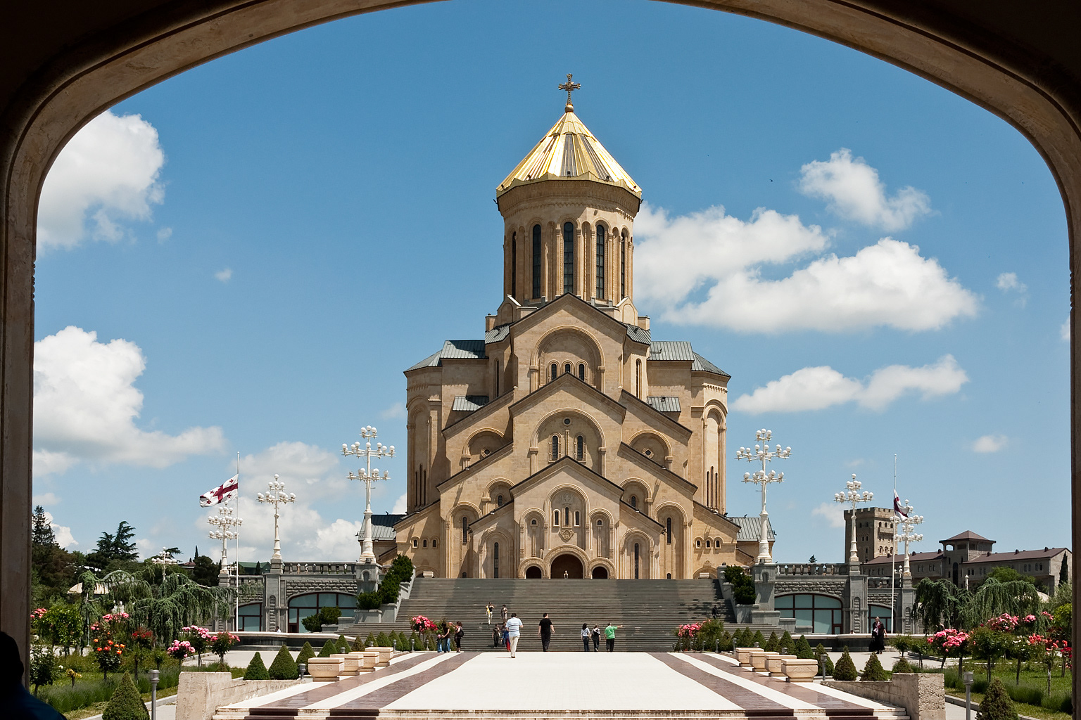 храм самеба в тбилиси