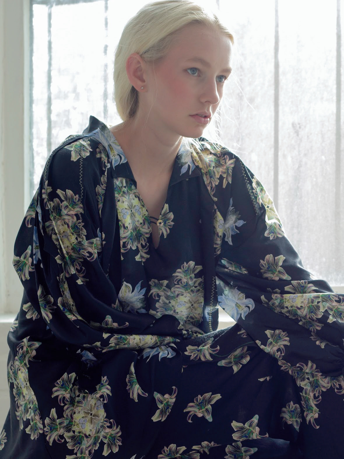 A Tunic blouse with Floating Crest Flower print