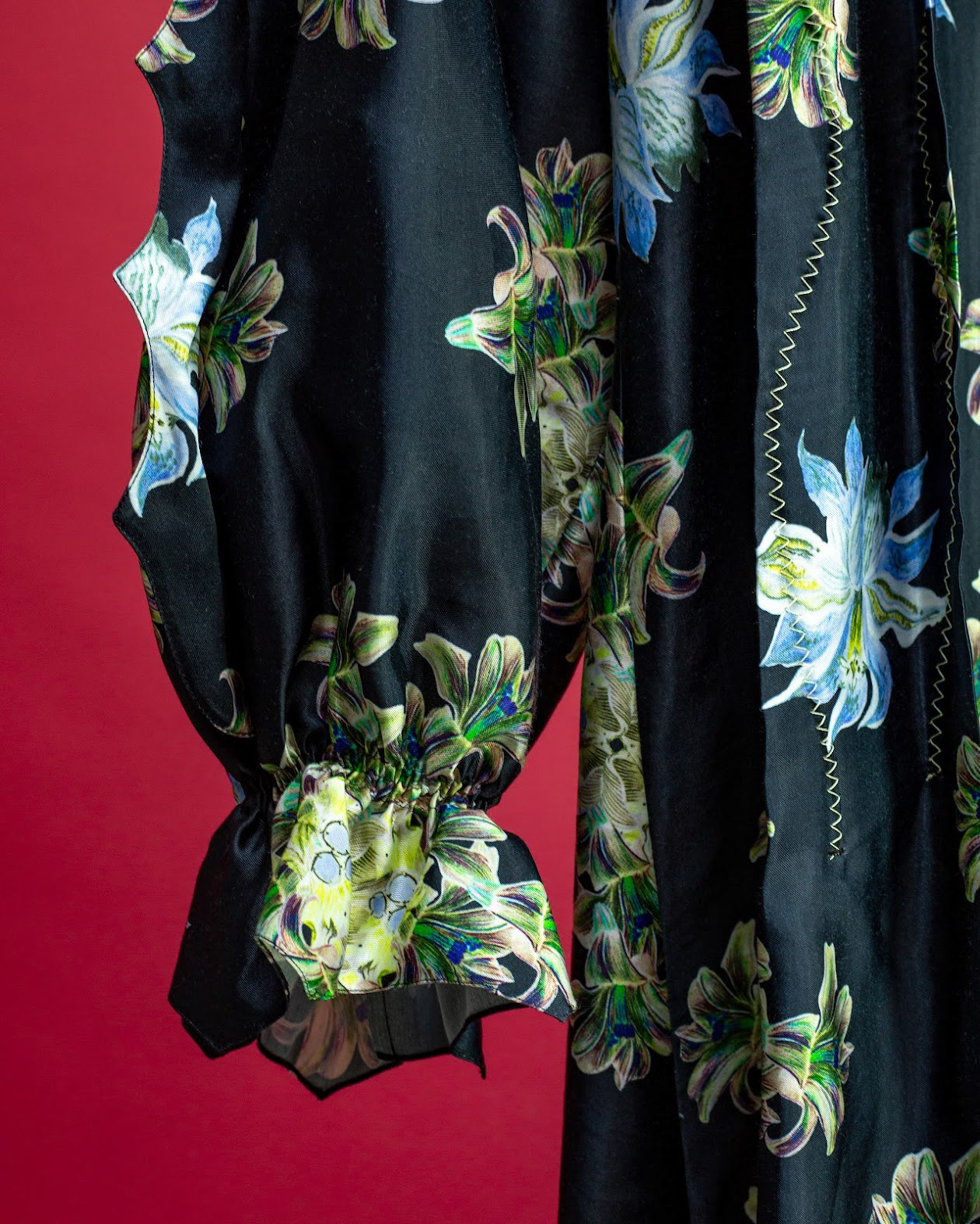 Floating Crest Flower print with Cupro and Cotton fabric