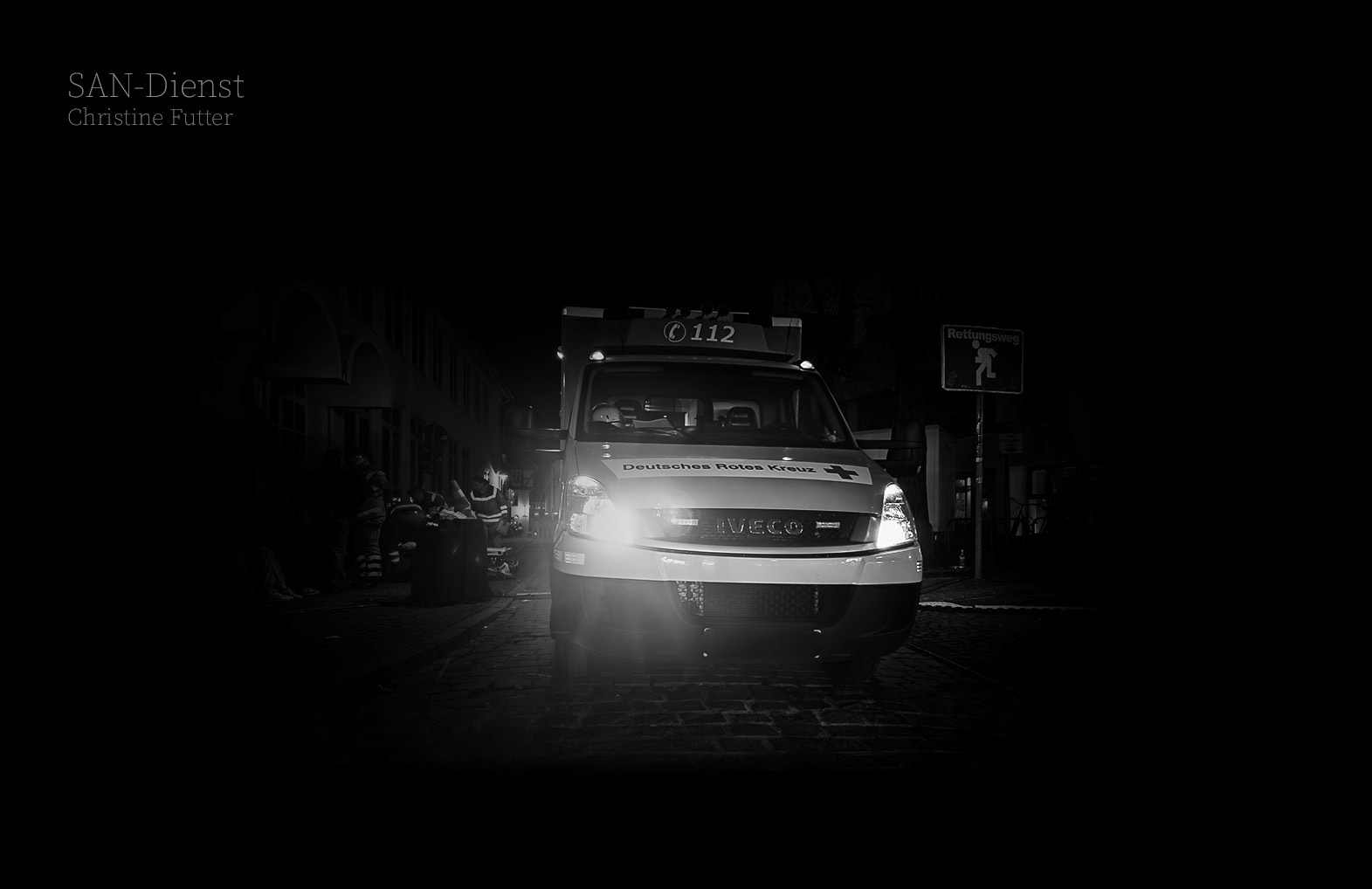 Bei Sanitätsdiensten sind die Rettungswagen wichtige Arbeitsmittel zur Erstversorgung Betroffener. Im Inneren ist es warm, geschützt und der Kirmeslärm dringt nur gedämpft ins Innere. 