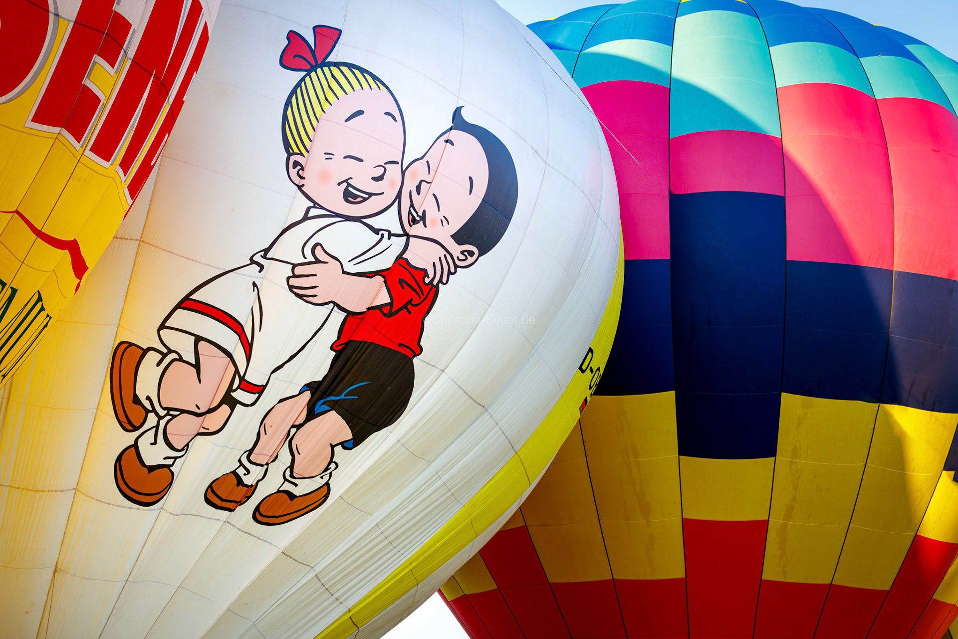 Tanz in den Himmel mit mir - Warsteiner Montgolfiade [Warstein 2025] (Canon EOS R5, EF70-300mm ƒ4-5.6L IS USM, ISO 500 70 mm 0 ev ƒ4 1/320 Sek.)