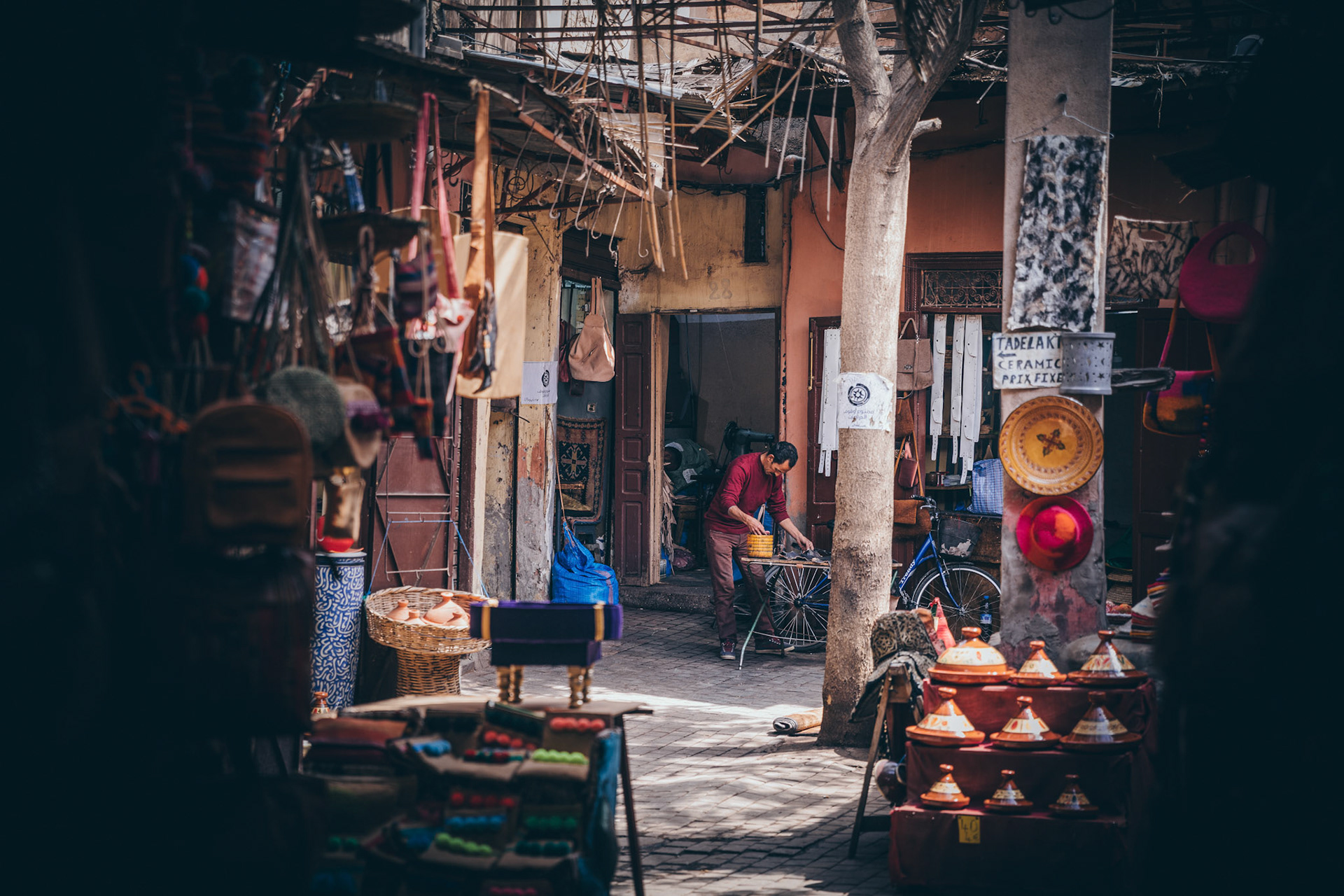 Un artigiano nel souk
