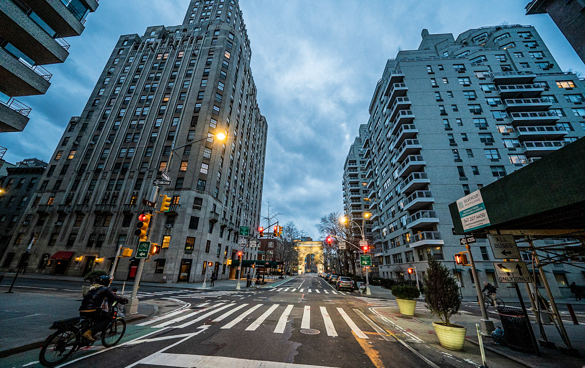 NYC was eerily empty!  There was a small amount of traffic and even less pedestrians out and about.Following the Keep Your Distance Protocol I shot mostly from inside the car.  Additional Photos To FollowIf You Like What You See Please Follow Me !#NotYourAvgPhotoJoeFollow @notyouravgjoeFollow @notyouravgjoe.neon#MadeWithPlatypodAll Right ReservedAll Images © Joe Pellicone, Images may be shared on social media with credit. For information about Prints or Commercial use of these images, please message me or email NotYourAvgPhotoJoe@gmail.com#goandcapturethelight#just_newyork#citybestviews#newyork_bestshots#new_yore_house#ilove_newyork#urbangathering#city.squad#nyc#nyc_pictures#likenewyorkcity#gallery_photogroup#globalcapture#thecoolmagazine#illGrammers#royalsnappingartists#illegalvisuals#heatercentral#moodygrams#thevisualcollective#nbcnewyork#visitnewyork#bhphoto#nycgo#thediscoverer