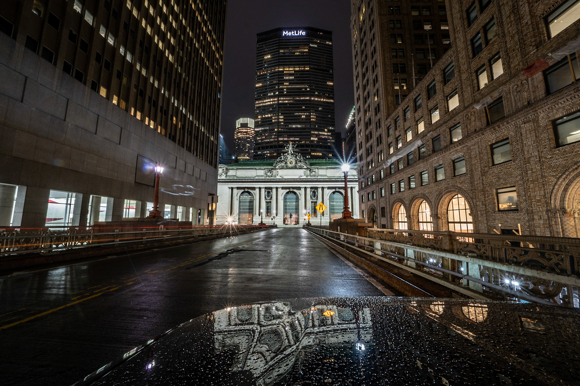 NYC Unlike you have seen it ever before.Many empty streets and very light foot traffic due to Covid-19If You Like What You See Please Follow Me !#NotYourAvgPhotoJoeFollow @notyouravgjoeFollow @notyouravgjoe.neon#MadeWithPlatypodAll Right ReservedAll Images © Joe Pellicone, Images may be shared on social media with credit. For information about Prints or Commercial use of these images, please message me or email NotYourAvgPhotoJoe@gmail.com#coronavirusnyc#manhattan #nyc #newyork #newyorkcity #brooklyn #queens #bigapple #harlem #newyorker #photooftheday #timessquare#nycphotographer #city #streetphotography #nycity #nycprimeshot #iloveny #midtown #newyorklife #skyline #ilovenyc #nyclife #travelphotography #thebigapple #jfk #jfkairport