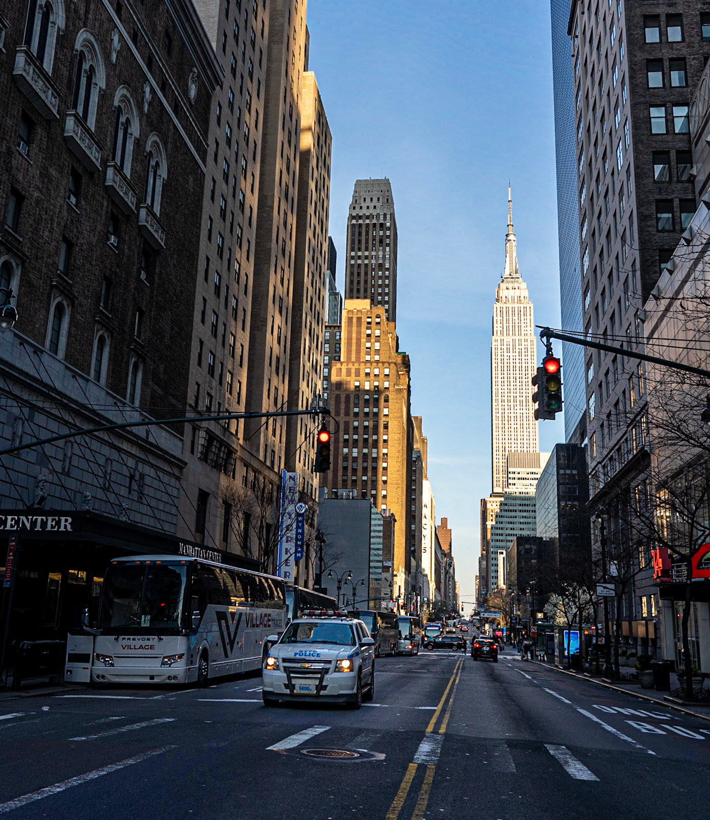 NYC Unlike you have seen it ever before.Many empty streets and very light foot traffic due to Covid-19If You Like What You See Please Follow Me !#NotYourAvgPhotoJoeFollow @notyouravgjoeFollow @notyouravgjoe.neon#MadeWithPlatypodAll Right ReservedAll Images © Joe Pellicone, Images may be shared on social media with credit. For information about Prints or Commercial use of these images, please message me or email NotYourAvgPhotoJoe@gmail.com#coronavirusnyc#manhattan #nyc #newyork #newyorkcity #brooklyn #queens #bigapple #harlem #newyorker #photooftheday #timessquare#nycphotographer #city #streetphotography #nycity #nycprimeshot #iloveny #midtown #newyorklife #skyline #ilovenyc #nyclife #travelphotography #thebigapple #jfk #jfkairport
