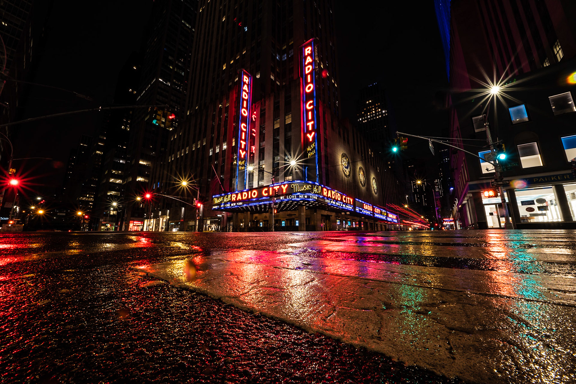 NYC Unlike you have seen it ever before.Many empty streets and very light foot traffic due to Covid-19If You Like What You See Please Follow Me !#NotYourAvgPhotoJoeFollow @notyouravgjoeFollow @notyouravgjoe.neon#MadeWithPlatypodAll Right ReservedAll Images © Joe Pellicone, Images may be shared on social media with credit. For information about Prints or Commercial use of these images, please message me or email NotYourAvgPhotoJoe@gmail.com#coronavirusnyc#manhattan #nyc #newyork #newyorkcity #brooklyn #queens #bigapple #harlem #newyorker #photooftheday #timessquare#nycphotographer #city #streetphotography #nycity #nycprimeshot #iloveny #midtown #newyorklife #skyline #ilovenyc #nyclife #travelphotography #thebigapple #jfk #jfkairport