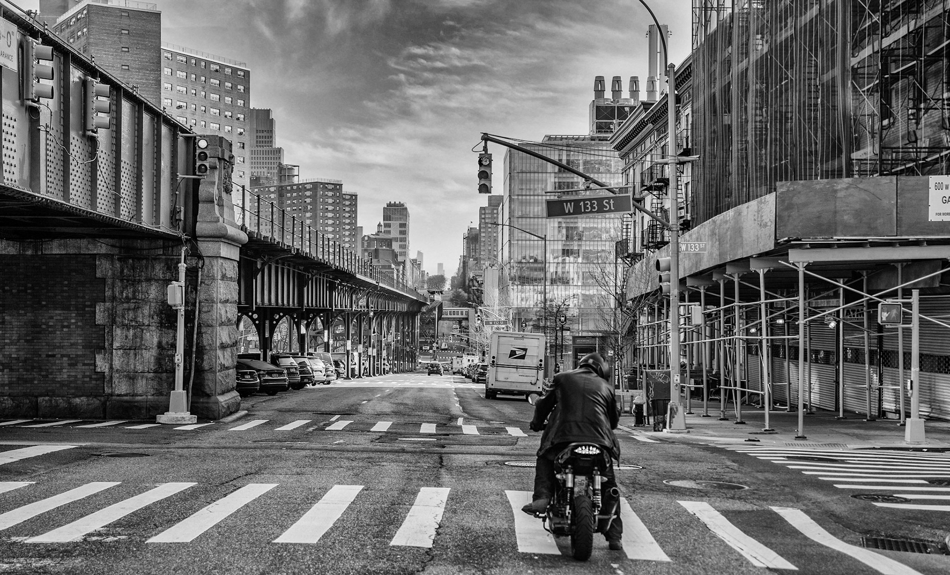 NYC Unlike you have seen it ever before.Many empty streets and very light foot traffic due to Covid-19If You Like What You See Please Follow Me !#NotYourAvgPhotoJoeFollow @notyouravgjoeFollow @notyouravgjoe.neon#MadeWithPlatypodAll Right ReservedAll Images © Joe Pellicone, Images may be shared on social media with credit. For information about Prints or Commercial use of these images, please message me or email NotYourAvgPhotoJoe@gmail.com#coronavirusnyc#manhattan #nyc #newyork #newyorkcity #brooklyn #queens #bigapple #harlem #newyorker #photooftheday #timessquare#nycphotographer #city #streetphotography #nycity #nycprimeshot #iloveny #midtown #newyorklife #skyline #ilovenyc #nyclife #travelphotography #thebigapple #jfk #jfkairport