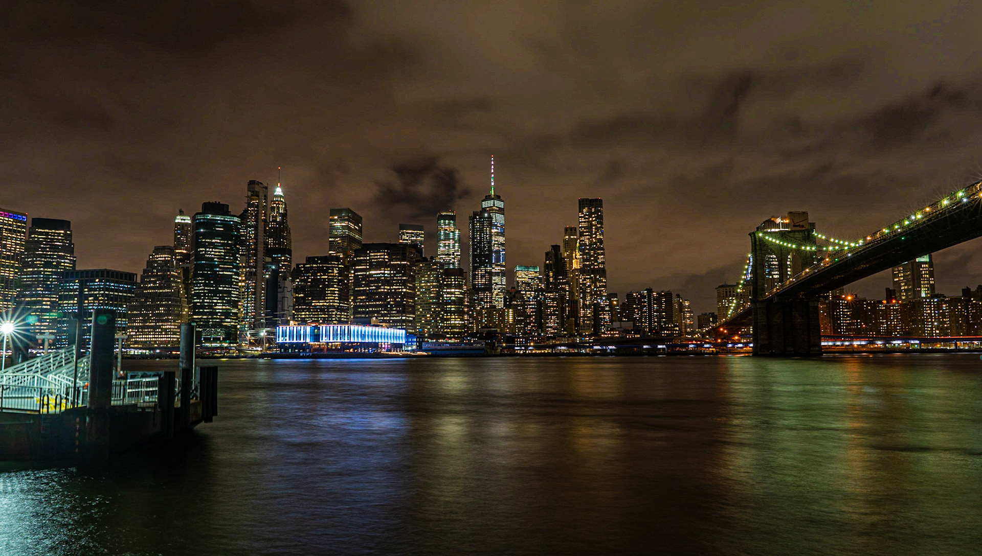 NYC was eerily empty!  There was a small amount of traffic and even less pedestrians out and about.Following the Keep Your Distance Protocol I shot mostly from inside the car.  Additional Photos To FollowIf You Like What You See Please Follow Me !#NotYourAvgPhotoJoeFollow @notyouravgjoeFollow @notyouravgjoe.neon#MadeWithPlatypodAll Right ReservedAll Images © Joe Pellicone, Images may be shared on social media with credit. For information about Prints or Commercial use of these images, please message me or email NotYourAvgPhotoJoe@gmail.com#goandcapturethelight#just_newyork#citybestviews#newyork_bestshots#new_yore_house#ilove_newyork#urbangathering#city.squad#nyc#nyc_pictures#likenewyorkcity#gallery_photogroup#globalcapture#thecoolmagazine#illGrammers#royalsnappingartists#illegalvisuals#heatercentral#moodygrams#thevisualcollective#nbcnewyork#visitnewyork#bhphoto#nycgo#thediscoverer