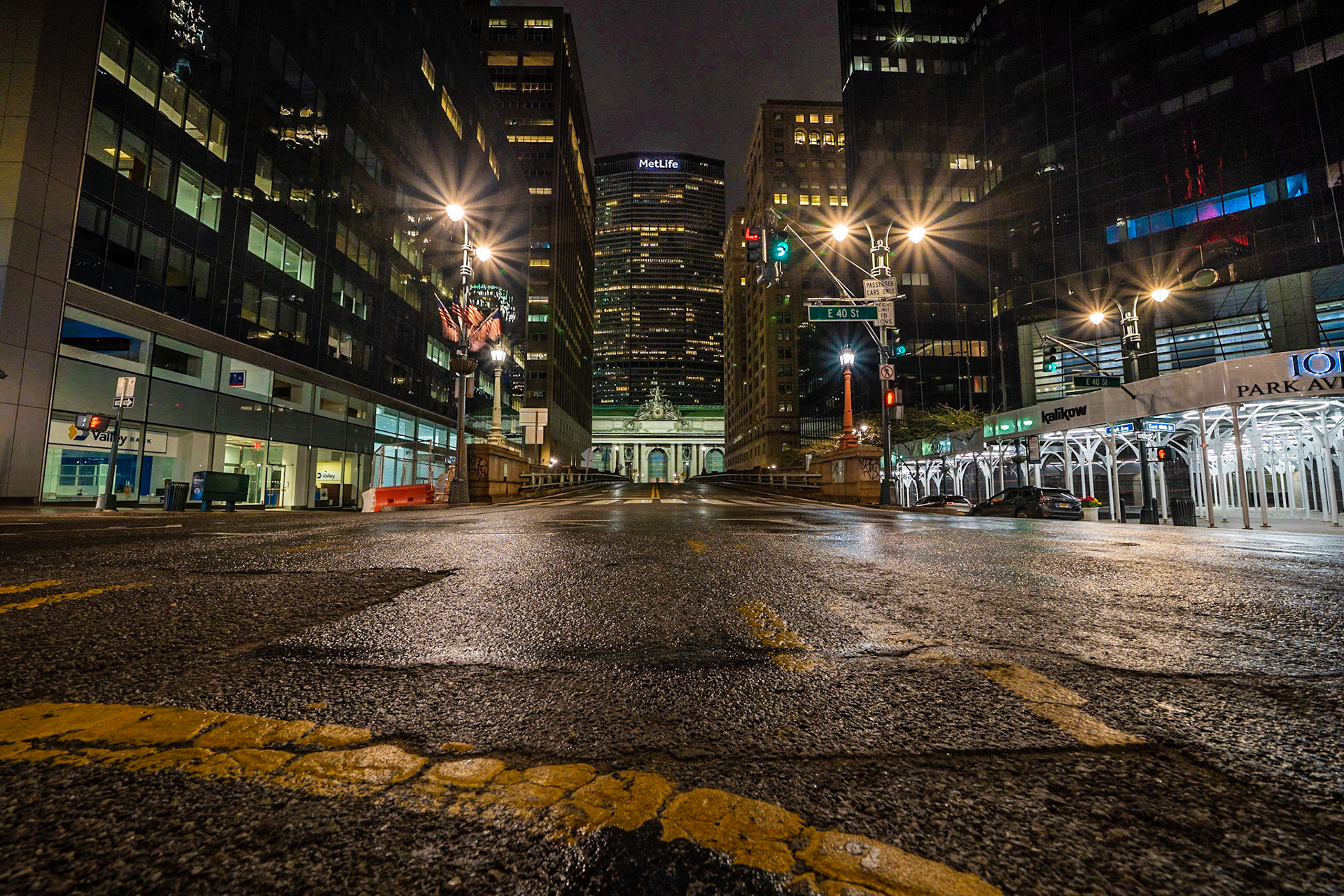 NYC Unlike you have seen it ever before.Many empty streets and very light foot traffic due to Covid-19If You Like What You See Please Follow Me !#NotYourAvgPhotoJoeFollow @notyouravgjoeFollow @notyouravgjoe.neon#MadeWithPlatypodAll Right ReservedAll Images © Joe Pellicone, Images may be shared on social media with credit. For information about Prints or Commercial use of these images, please message me or email NotYourAvgPhotoJoe@gmail.com#coronavirusnyc#manhattan #nyc #newyork #newyorkcity #brooklyn #queens #bigapple #harlem #newyorker #photooftheday #timessquare#nycphotographer #city #streetphotography #nycity #nycprimeshot #iloveny #midtown #newyorklife #skyline #ilovenyc #nyclife #travelphotography #thebigapple #jfk #jfkairport