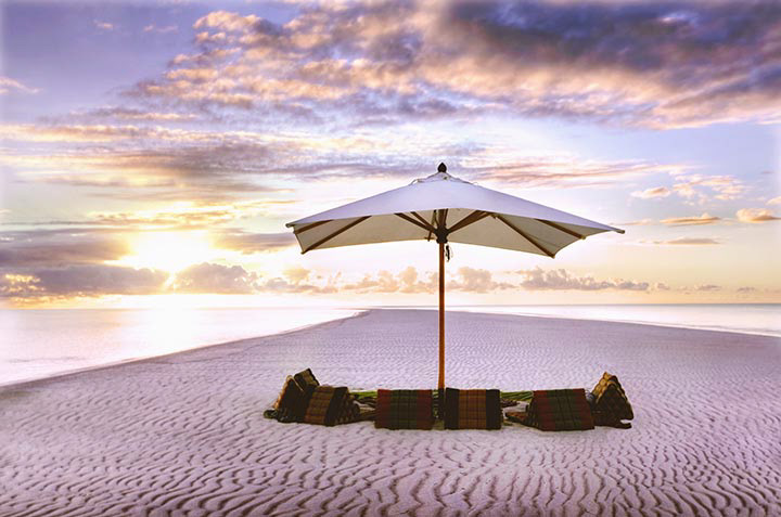 Cocktails in Heaven | Sandbar in Bahamas