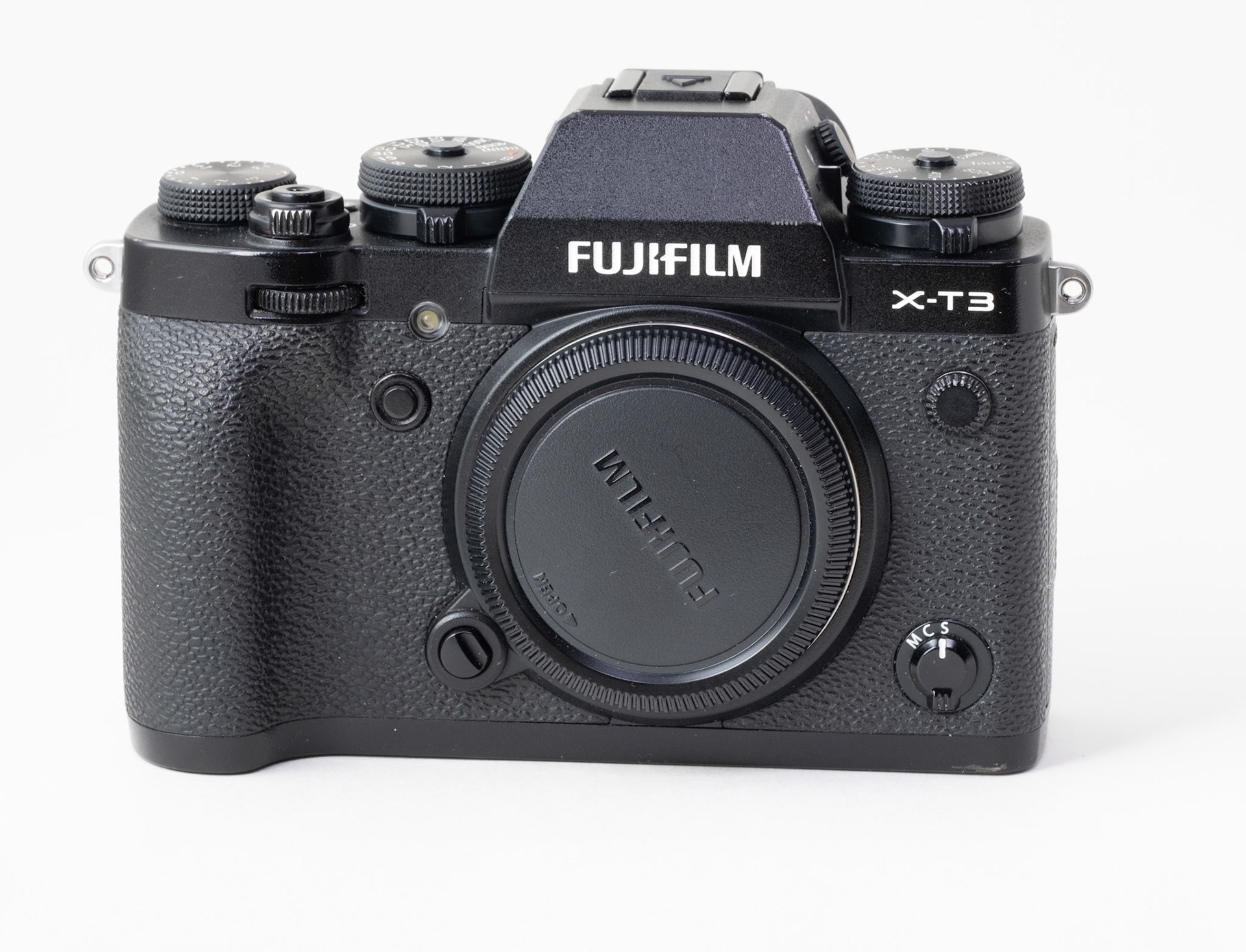 Fuji X-T3 - Fremstår som nyt med kun lidt synlige slidmærker. Sælger med Fuji 12 mdr garanti fra 15. okt. Kun kr. 5.900,- Ekstratilbehør: Håndgreb, batterier, USB-lader.