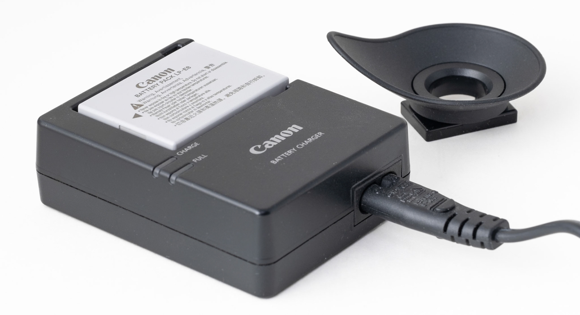 Original oplader samt ekstra øjekop med ekstra stor kop.