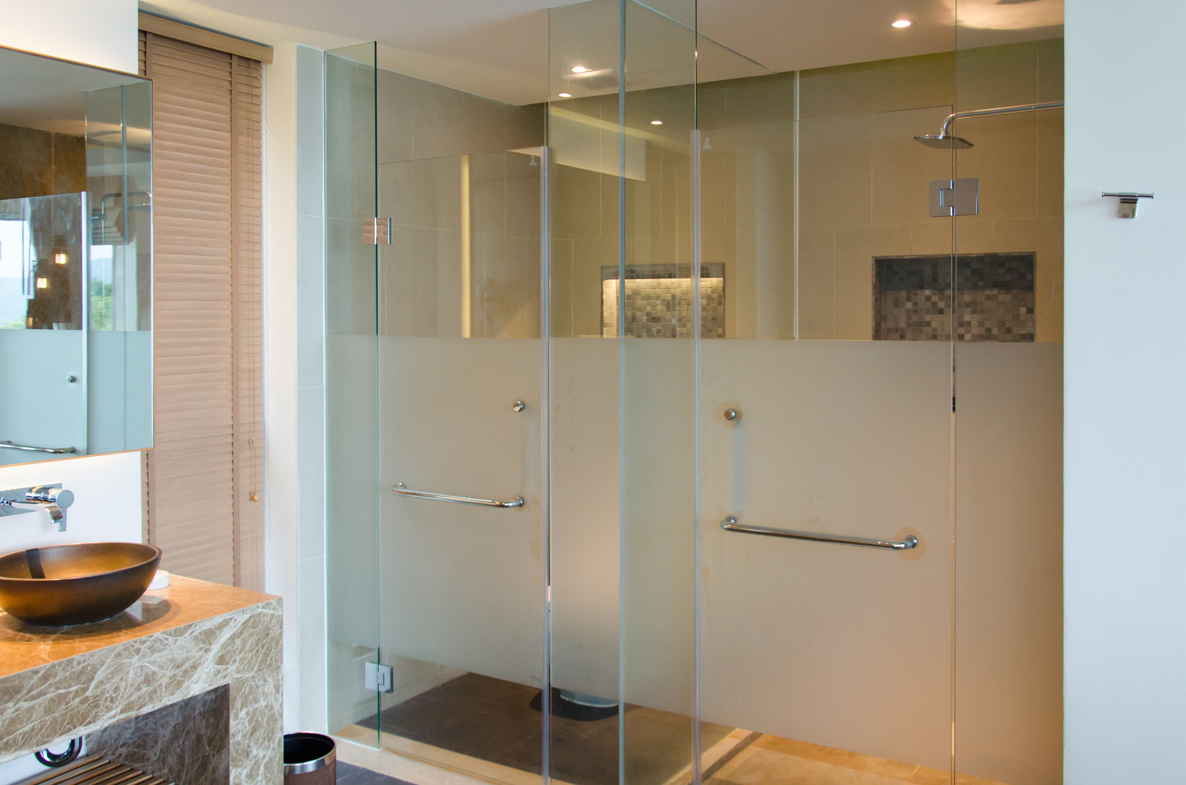 Frameless Shower Door Enclosure with Sand Blasting