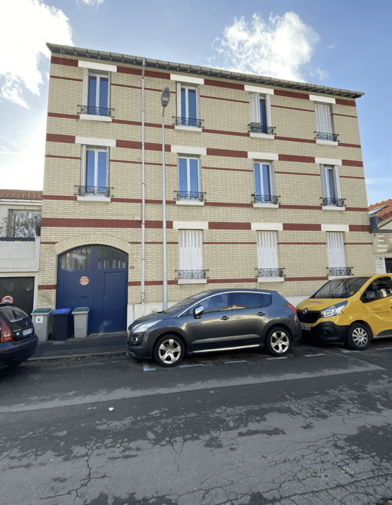 Programme : Rénovation de 9 appartements, ravalement de façade et réfection de toiture Surface : 500 m²