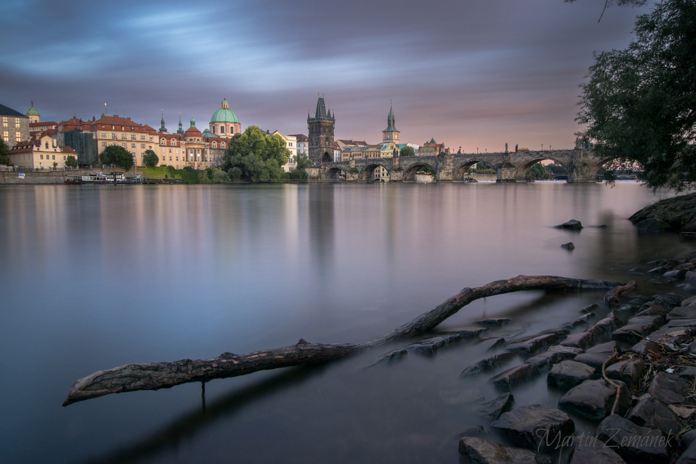 Pohled z Kampy na Karlův most
