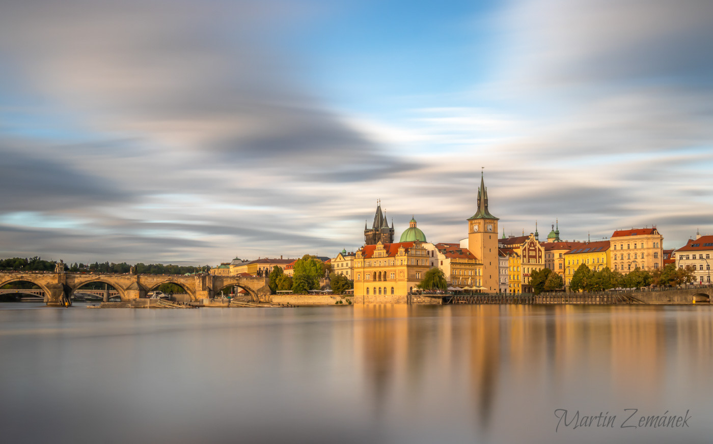 Pohled ze Střeleckého ostrova na Karlův most