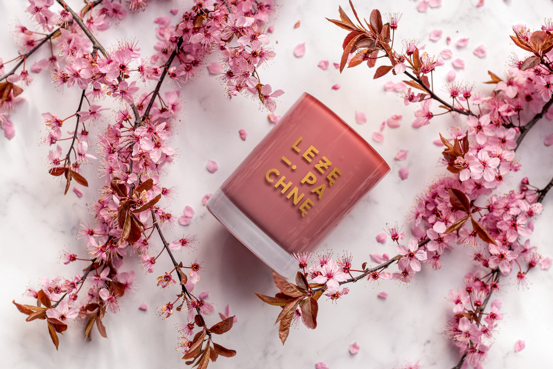 Flatlay / fotografia reklamowa | świece sojowe Leżę i pachnę