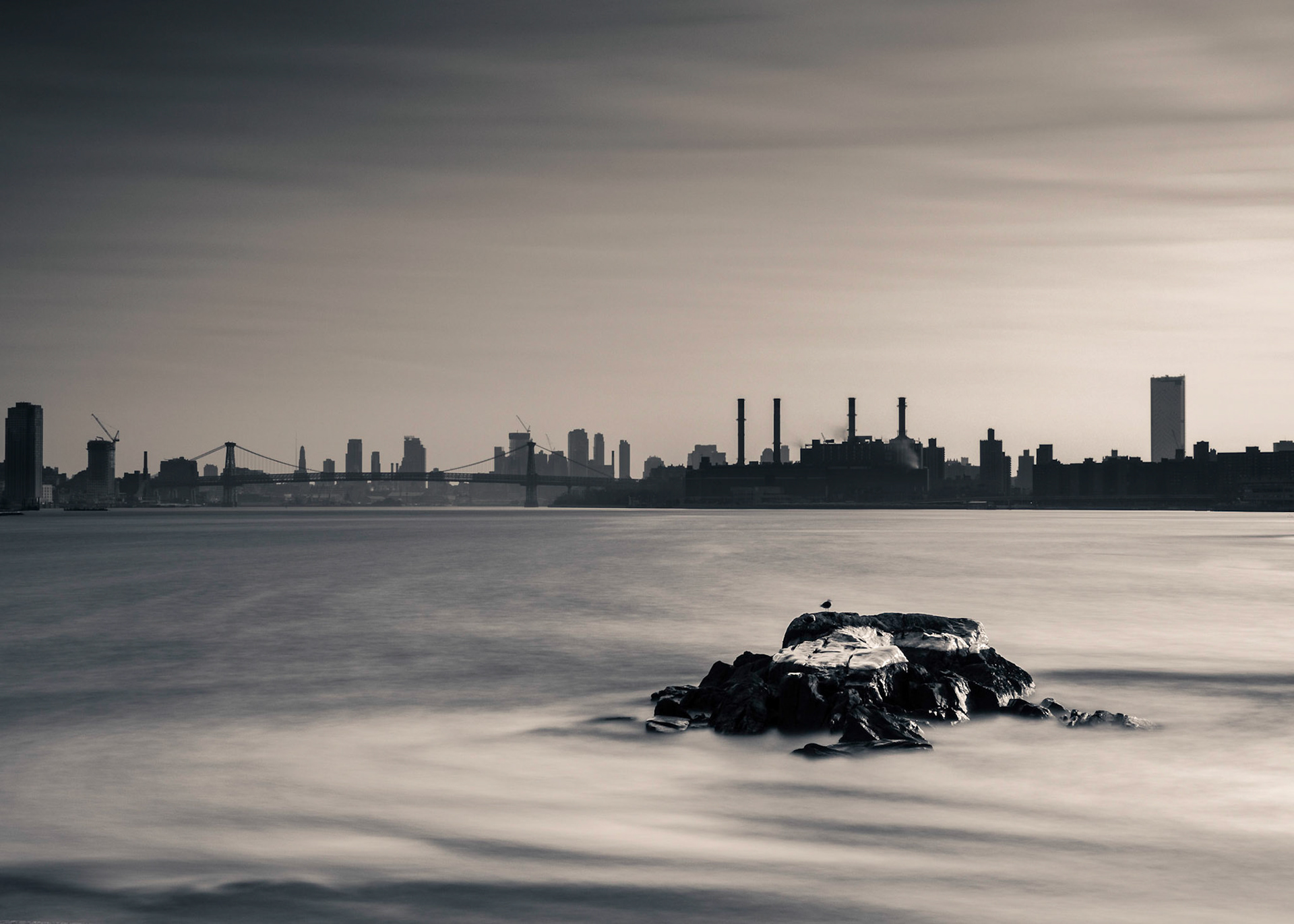 One-minute exposure of the East River, Manhattan & Brooklyn from the southern tip of Roosevelt Island