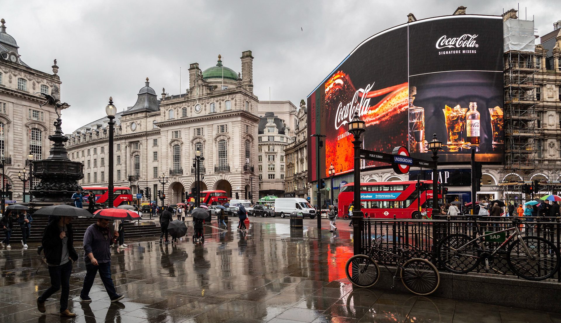 Piccadilliy Circus London / England