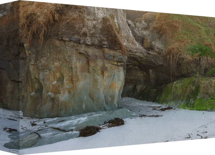 Just inside this small rock hut, temporary shelter can be found from harsh elements, just before high tides.