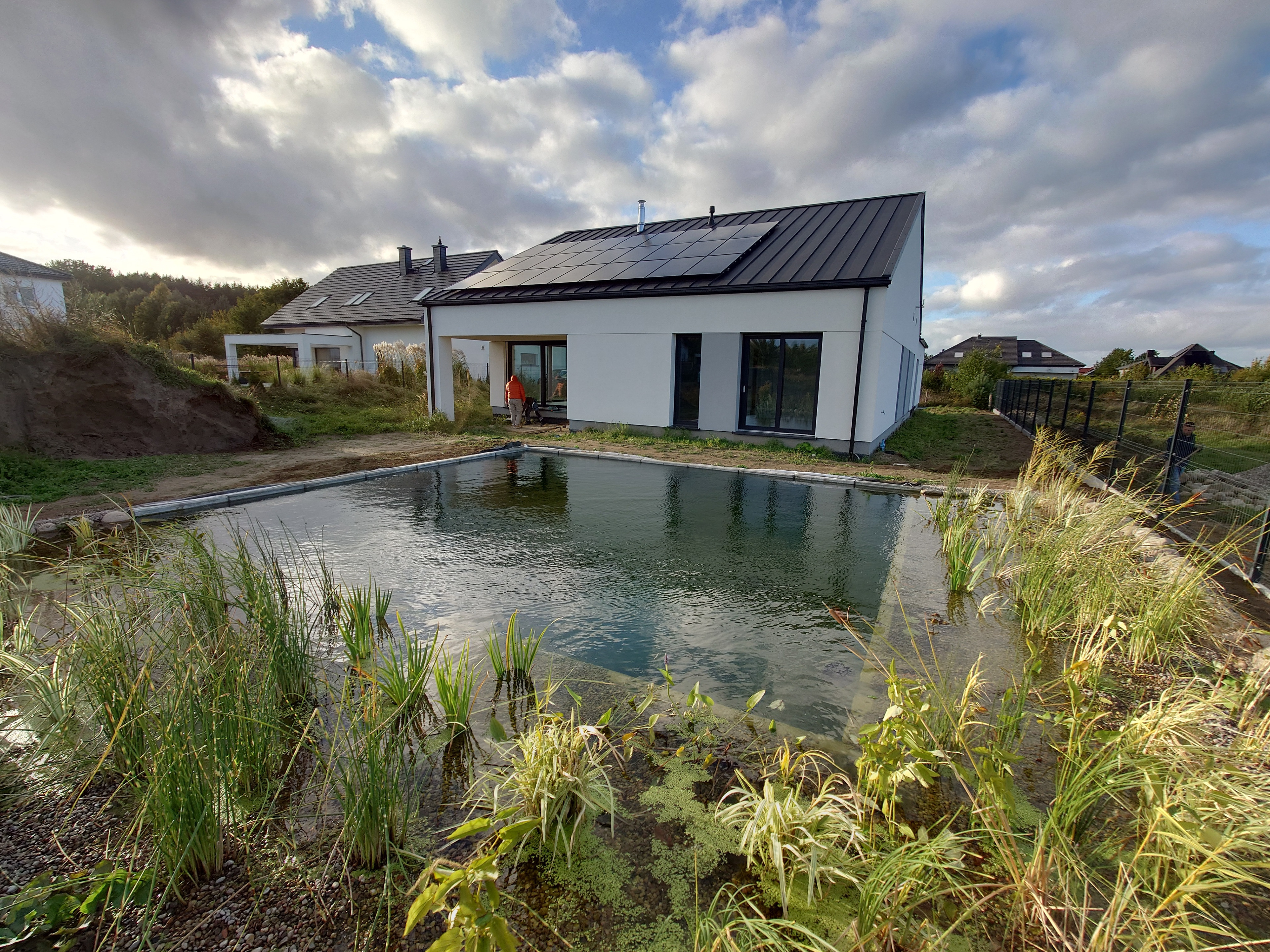 staw kapielowy w ogrodzie