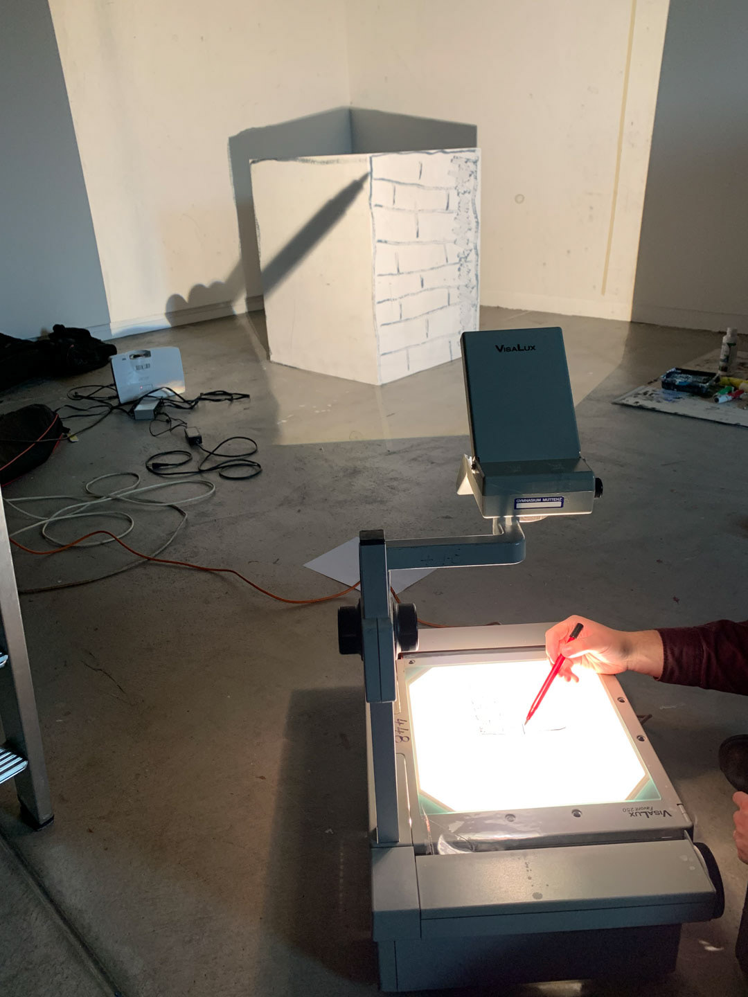 Experimenting with a overhead projector for "live" drawing