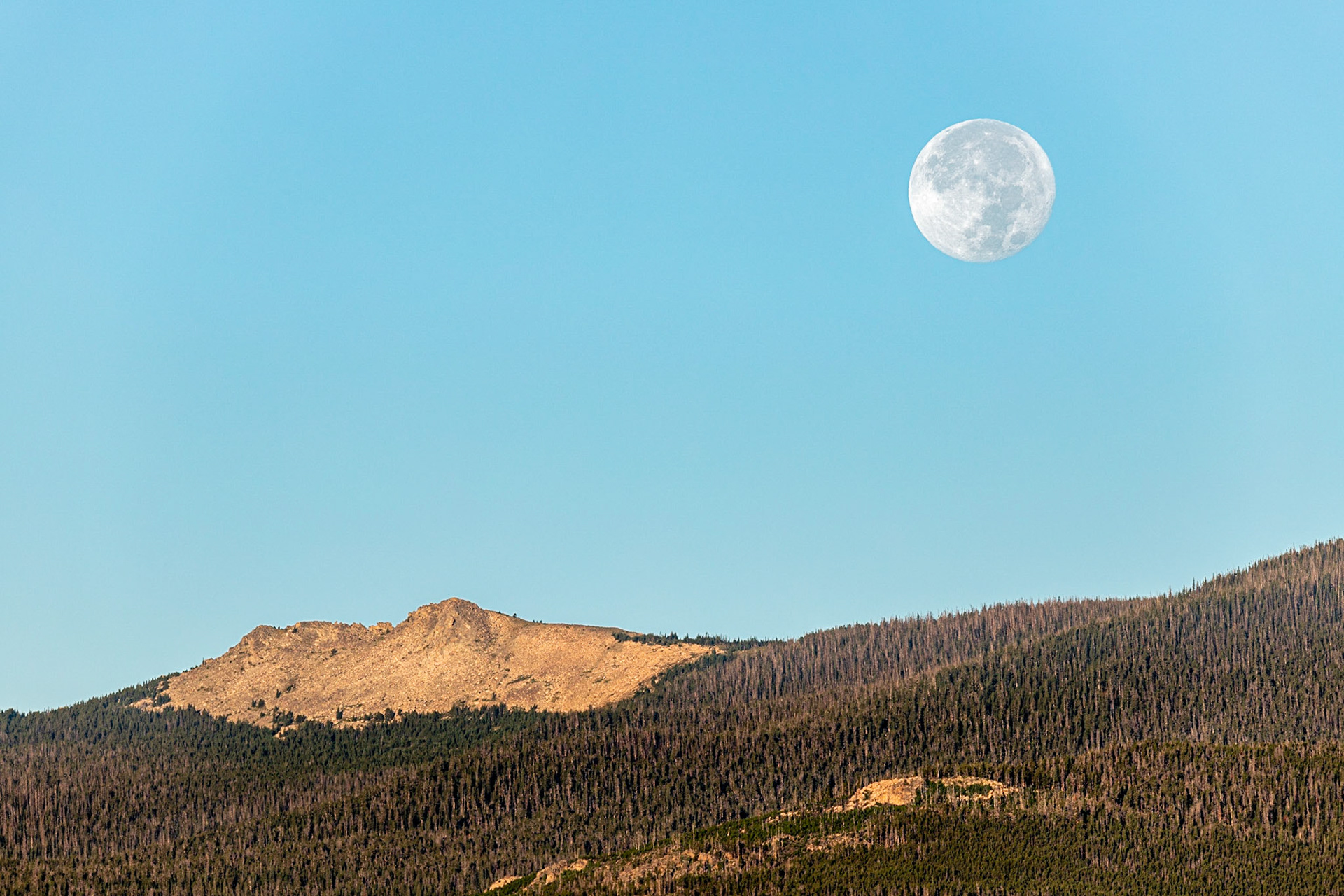 Full moonset over Bald Mountain