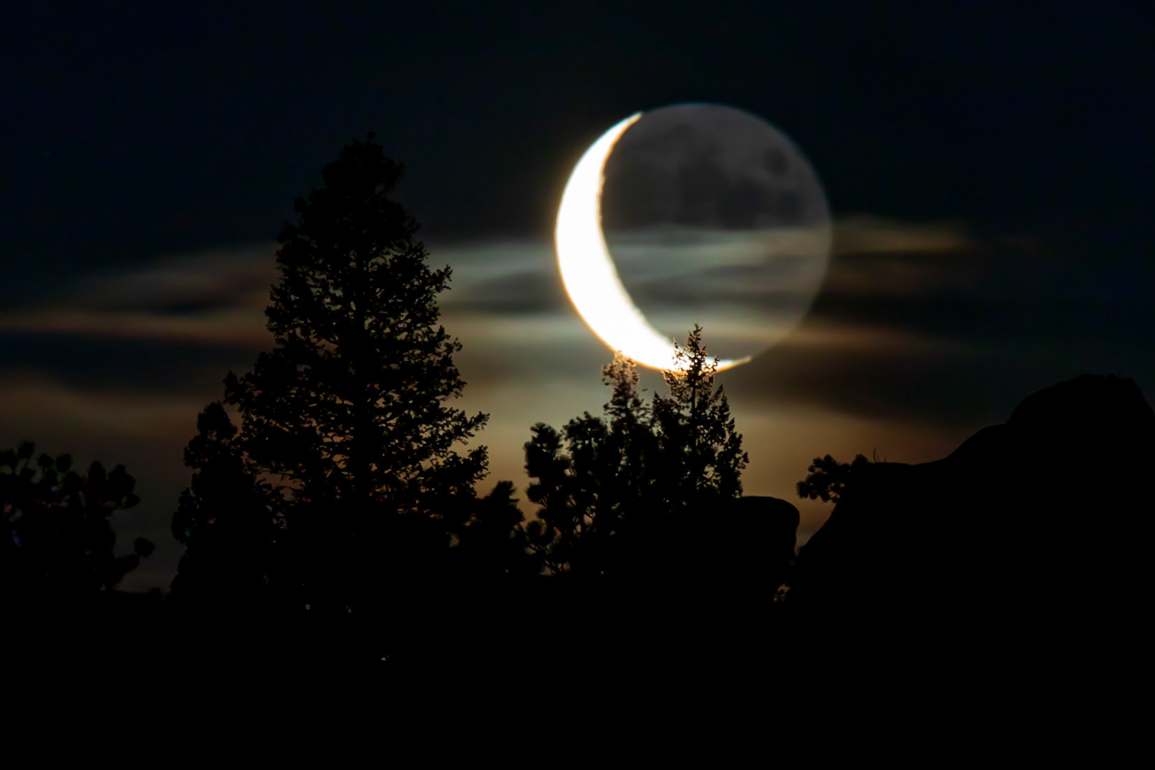 Large crescent moonrise