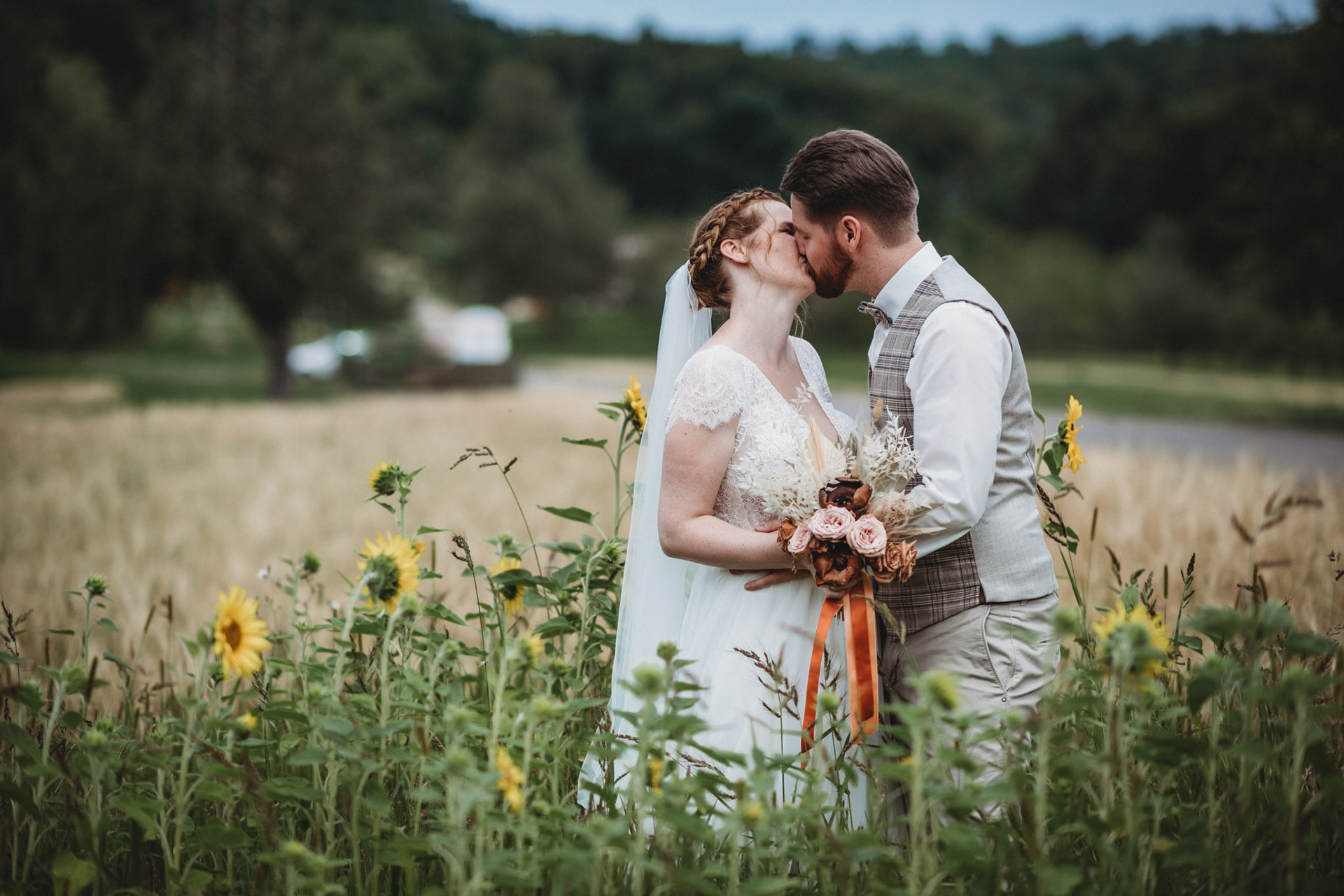 Hochzeit im Sonnenblumenfeld