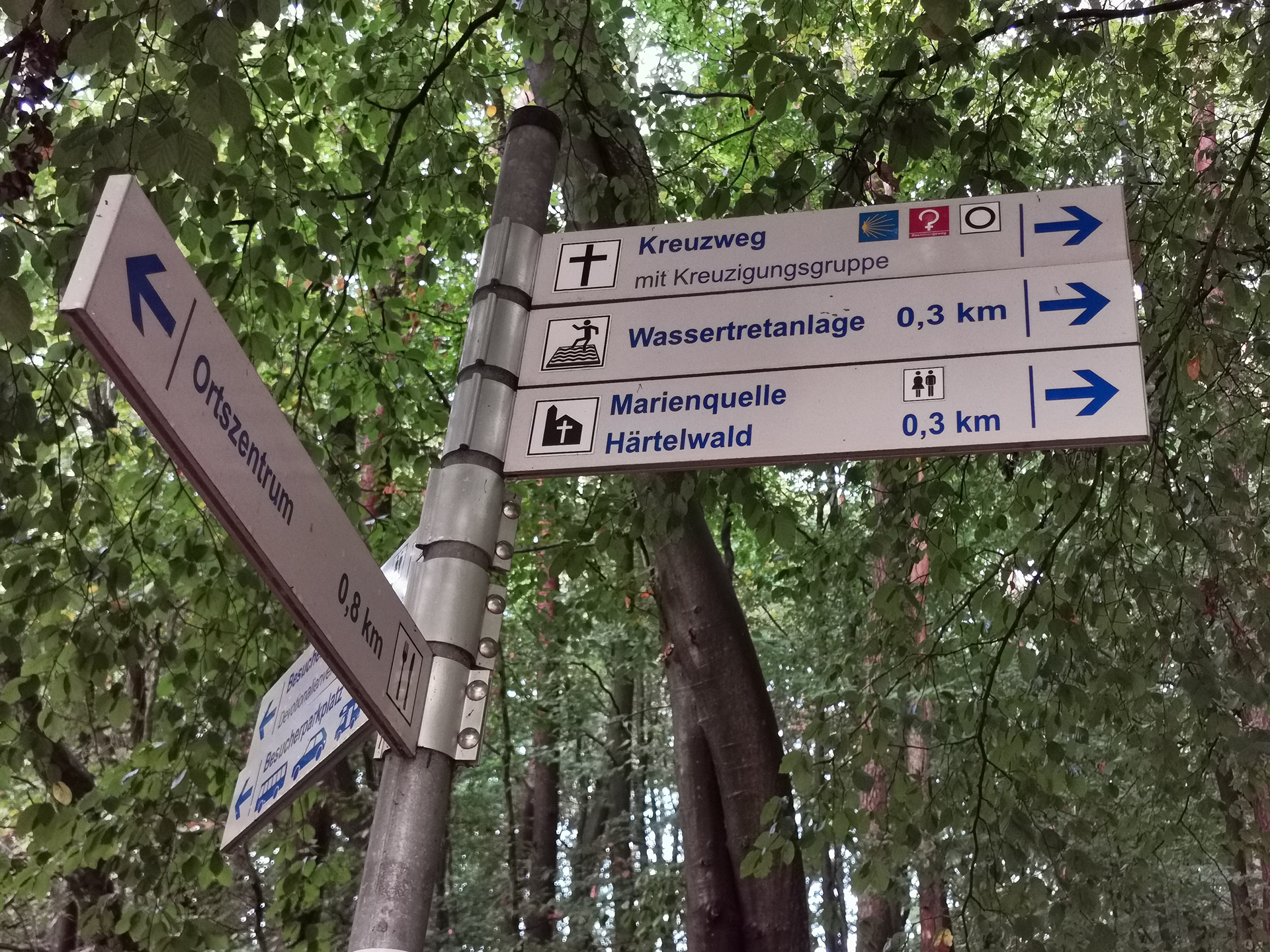 Wegweiser zur Marienkapelle Marpingen