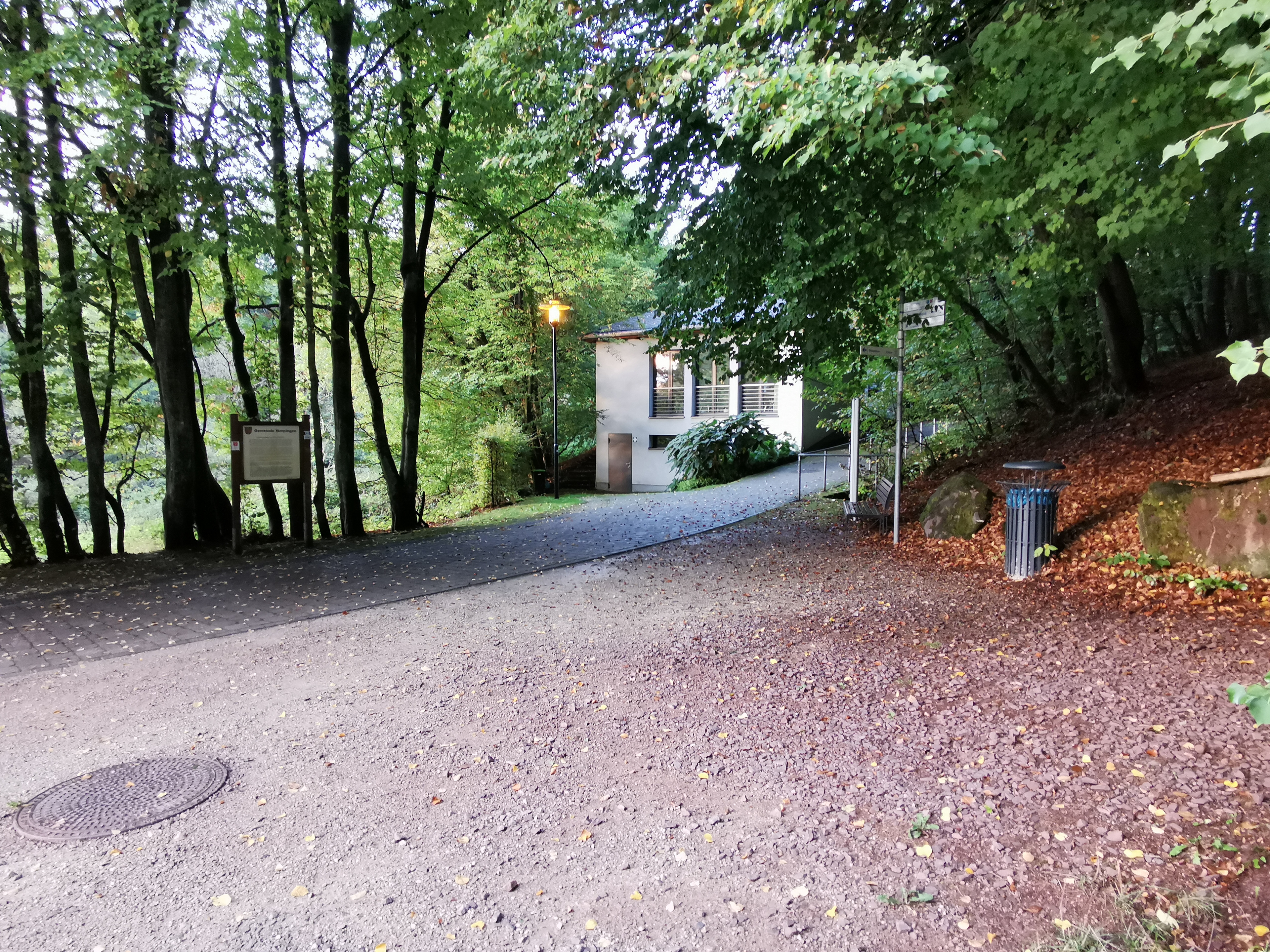 Blick aufs Besucherzentrum der marienkapelle Marpingen