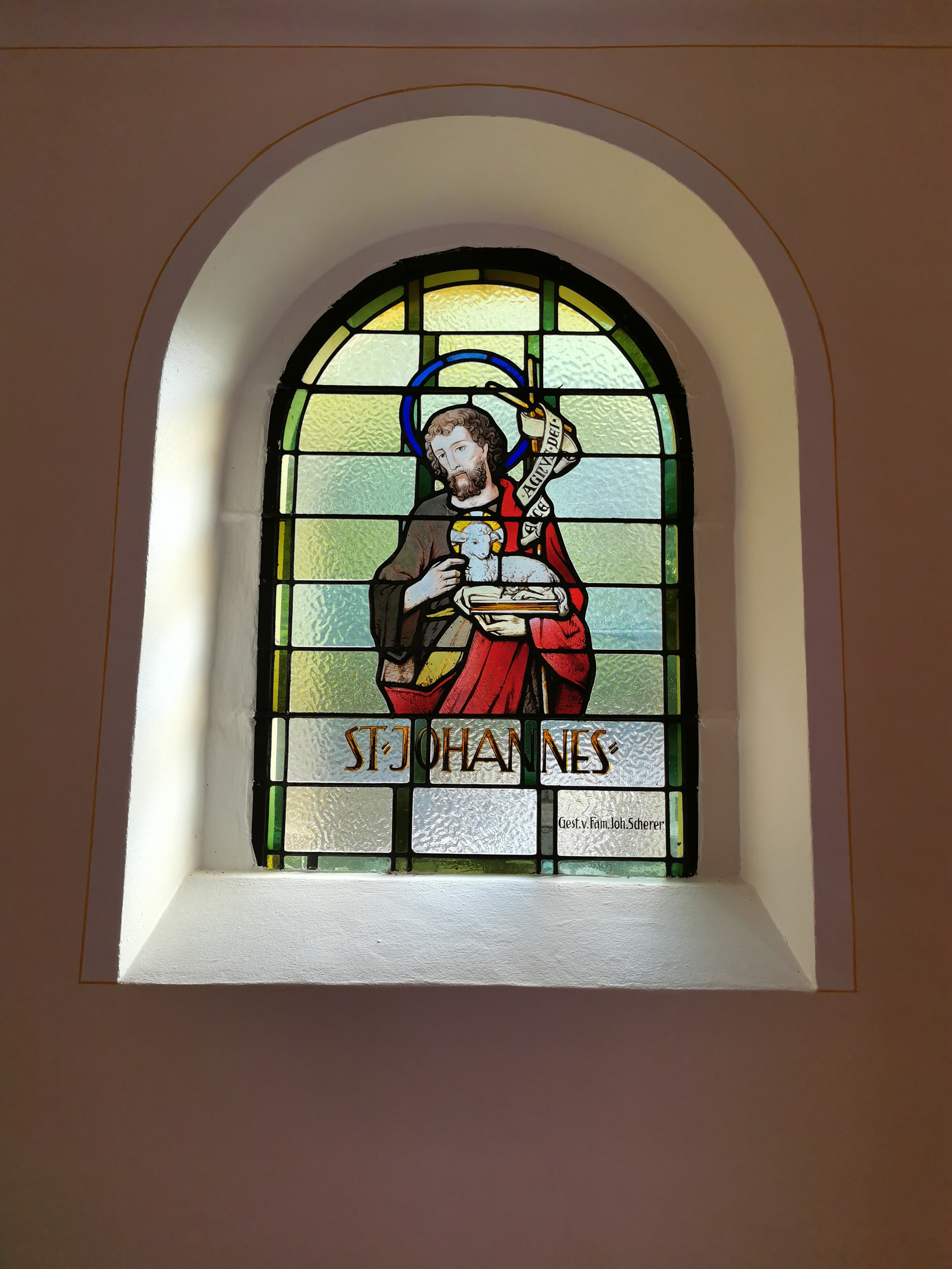 Erstes Seitenfenster rechts