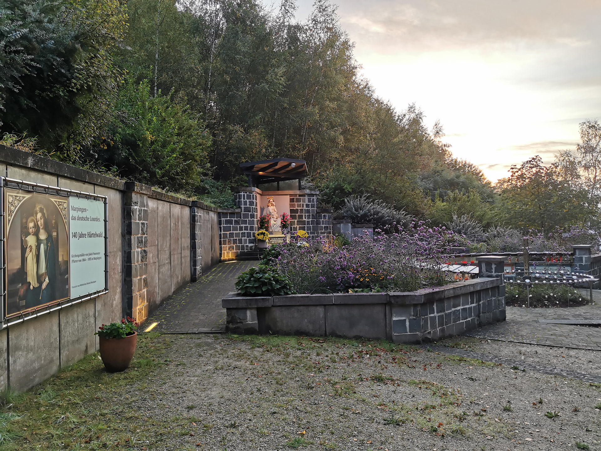 Überblick Vorplatz Marienkapelle Marpingen