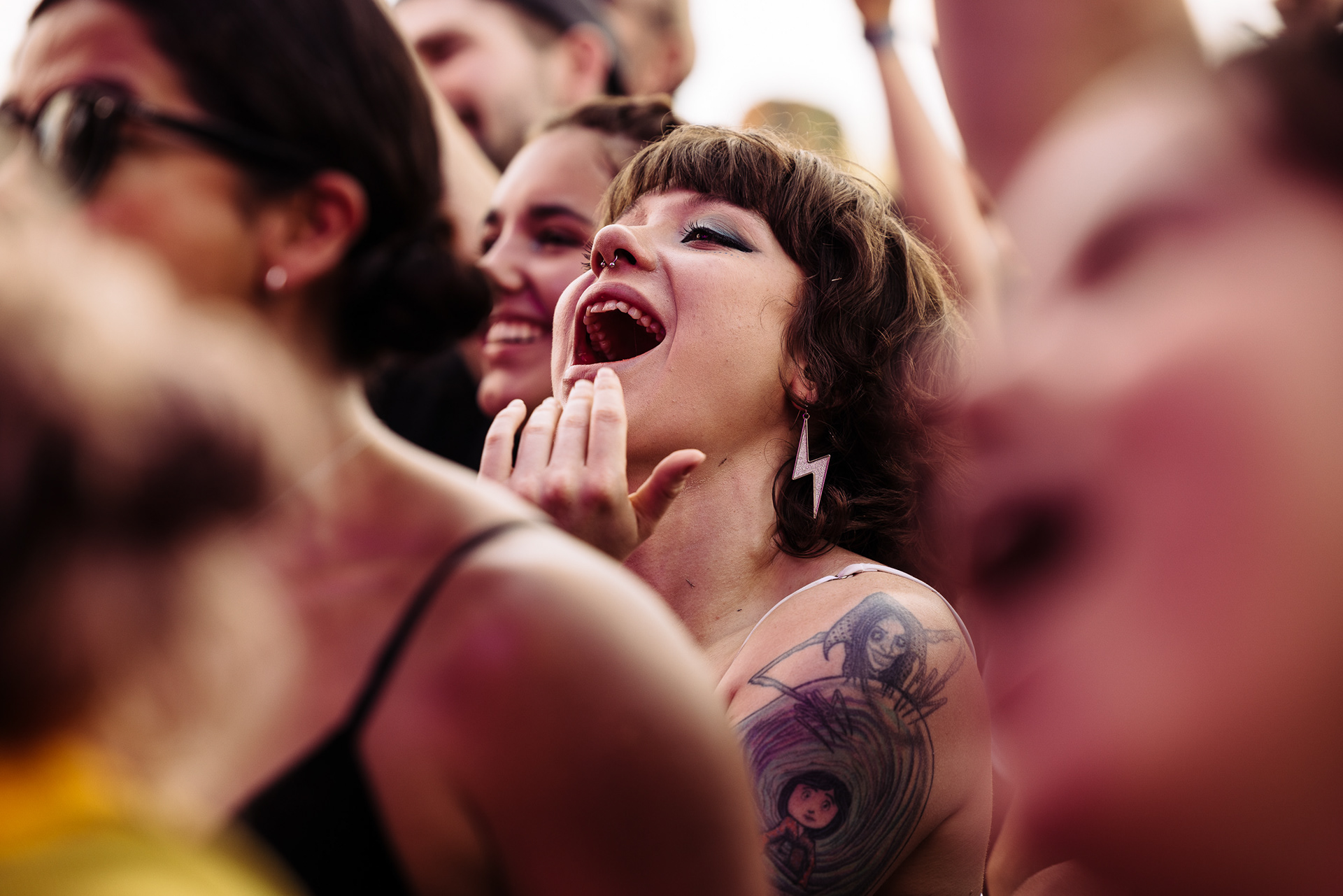 close-up of fans singing along in a concert crowd, San Antonio live music photographer Chris Stokes
