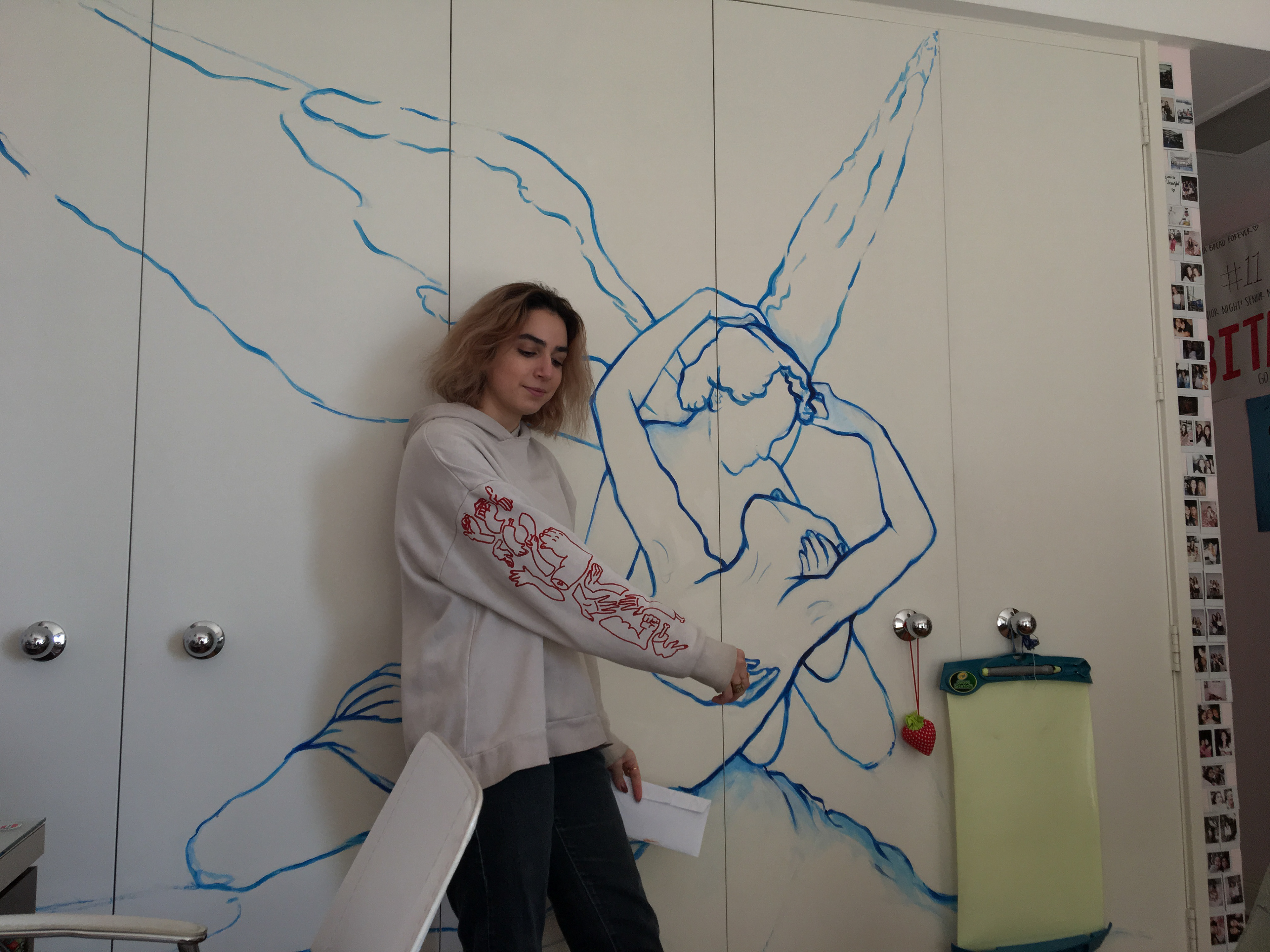 i also painted the thing behind her