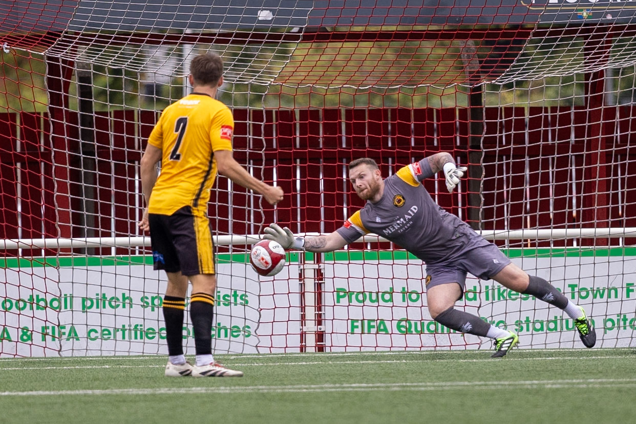 Ilkeston, ENGLAND - during the NPL Premier Division match between Ilkeston Town and Prescot Cables at Ilkeston.Canon Canon EOS R6m2 1000 1/5000 2.8 (Pic by John Middleton)