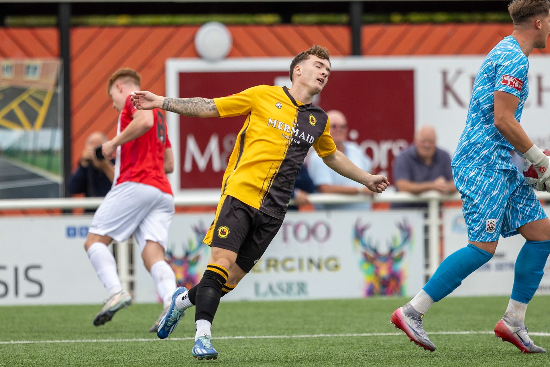 Ilkeston, ENGLAND - during the NPL Premier Division match between Ilkeston Town and Prescot Cables at Ilkeston.Canon Canon EOS R5 800 1/3200 2.8 (Pic by John Middleton)
