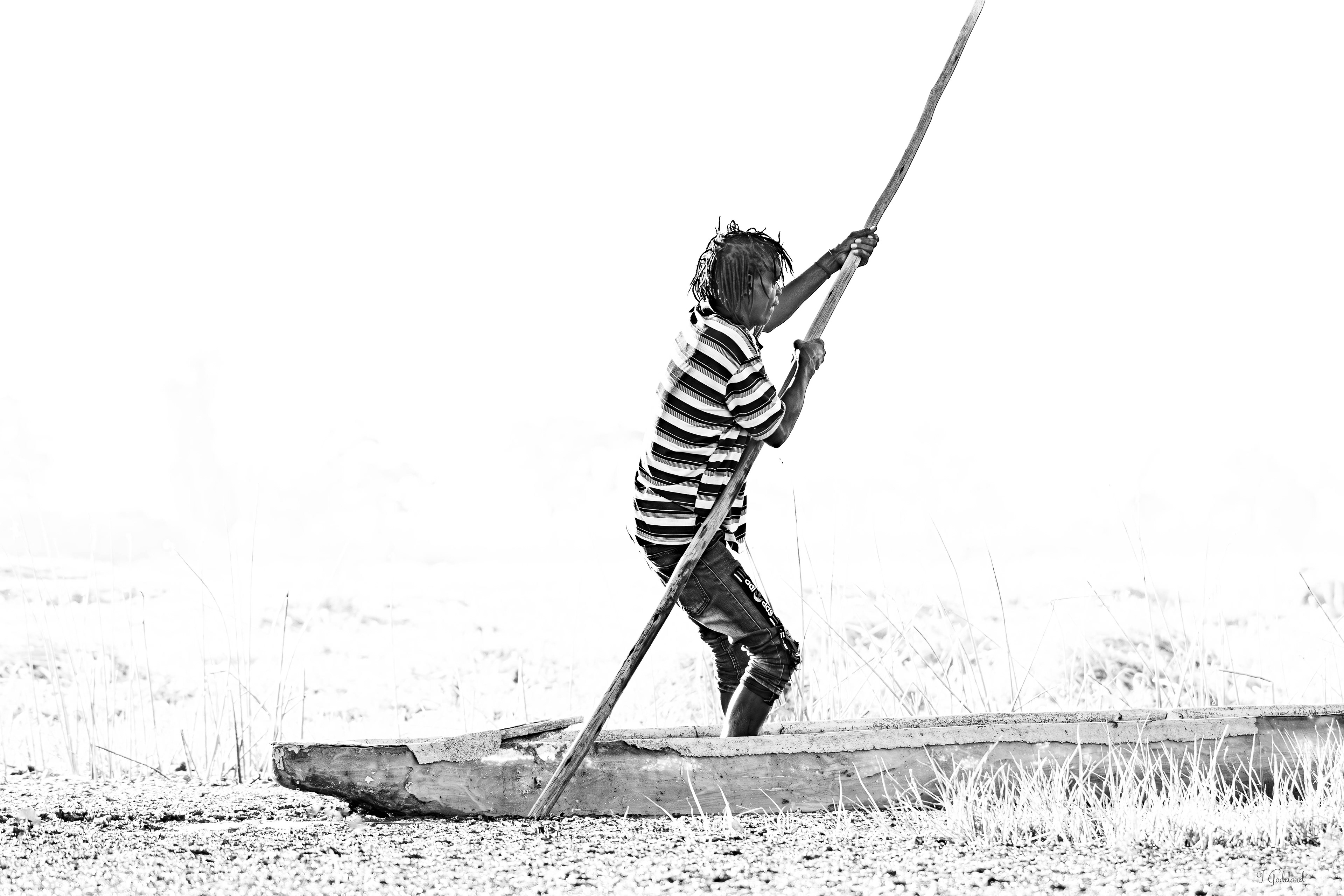 Mokoro Poler, Okavango Delta, Botswana